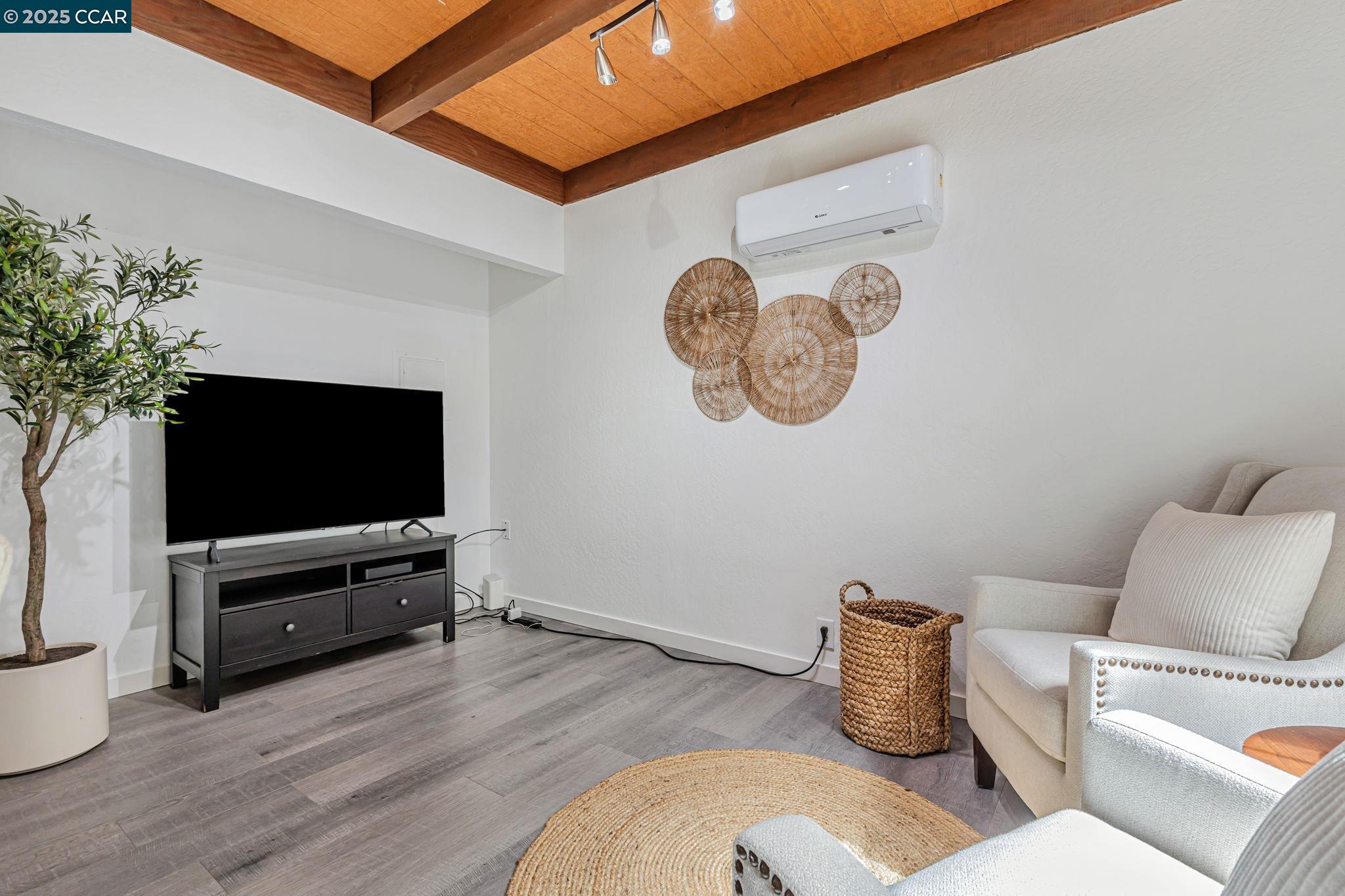 Detail Gallery Image 14 of 38 For 290 Olympian Way, Pacifica,  CA 94044 - 2 Beds | 2 Baths