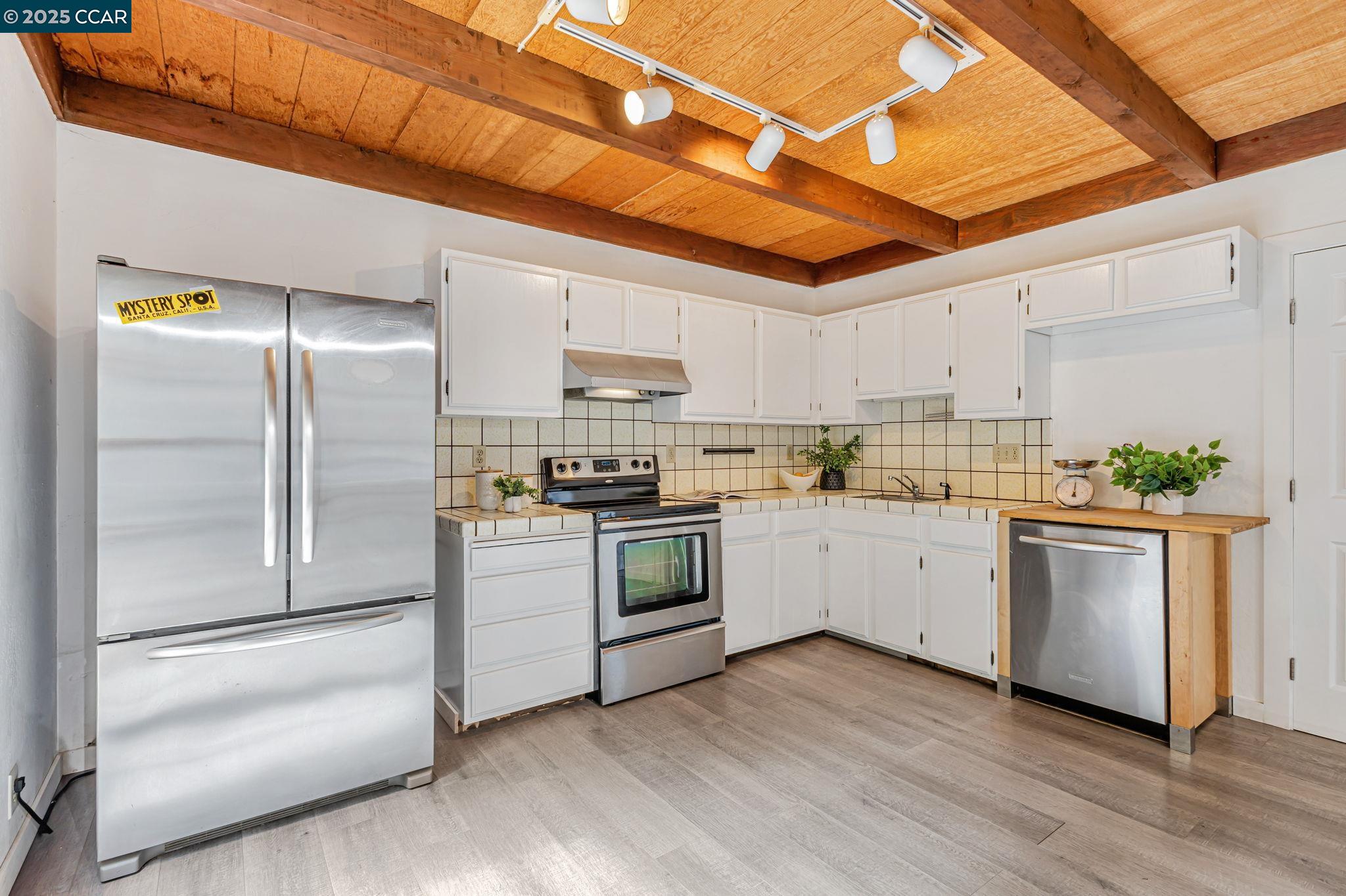 Detail Gallery Image 16 of 38 For 290 Olympian Way, Pacifica,  CA 94044 - 2 Beds | 2 Baths