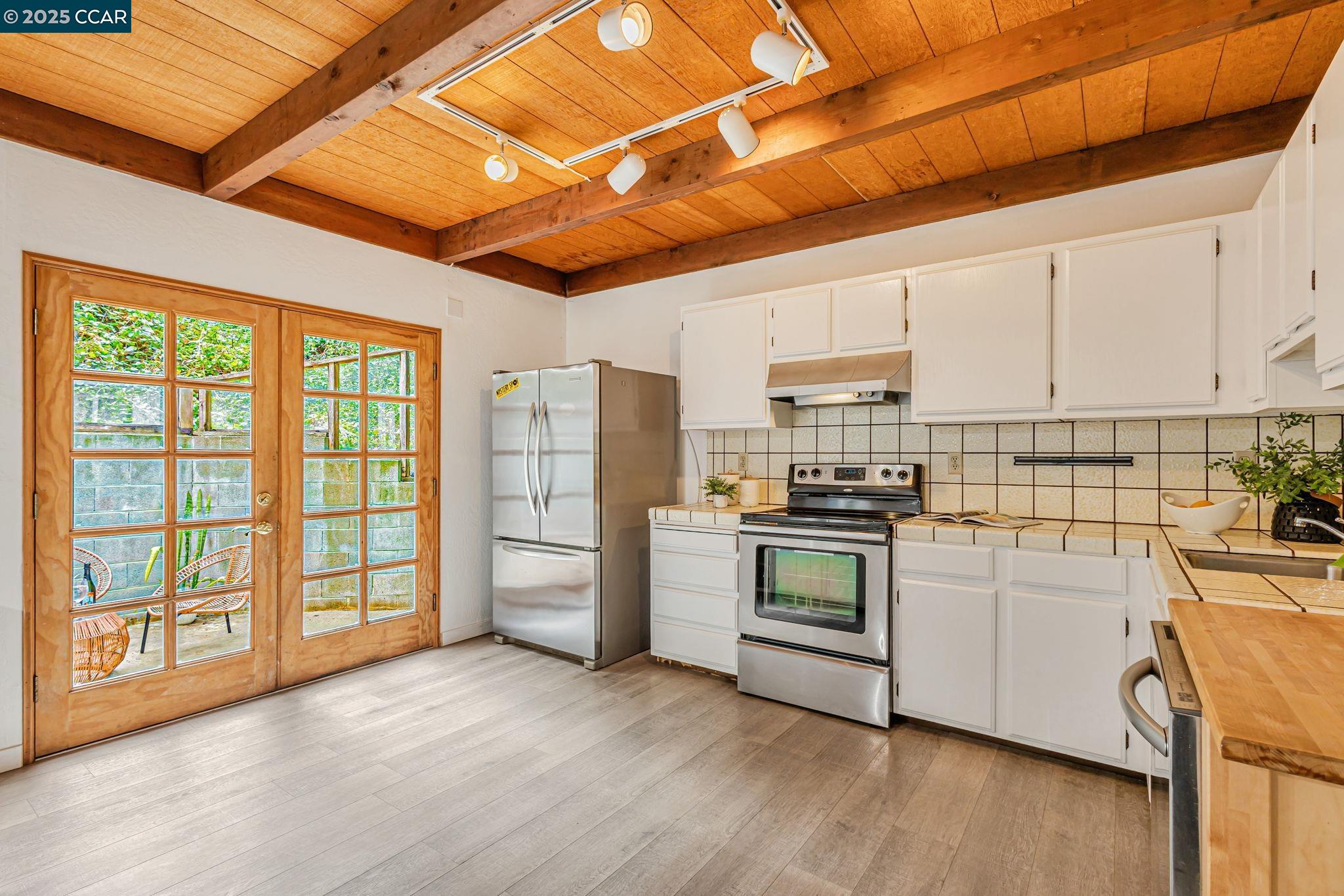 Detail Gallery Image 17 of 38 For 290 Olympian Way, Pacifica,  CA 94044 - 2 Beds | 2 Baths