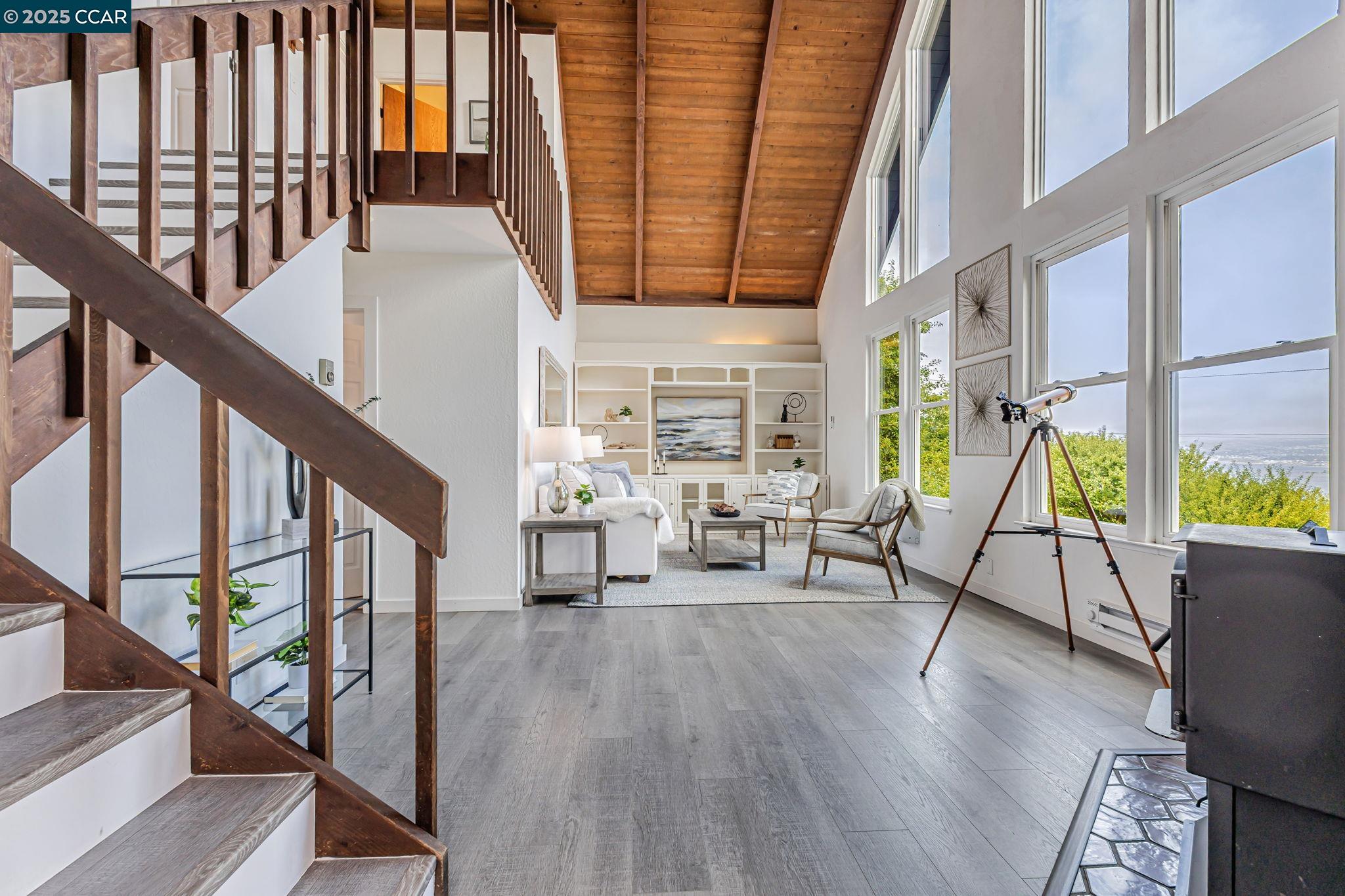 Detail Gallery Image 6 of 38 For 290 Olympian Way, Pacifica,  CA 94044 - 2 Beds | 2 Baths