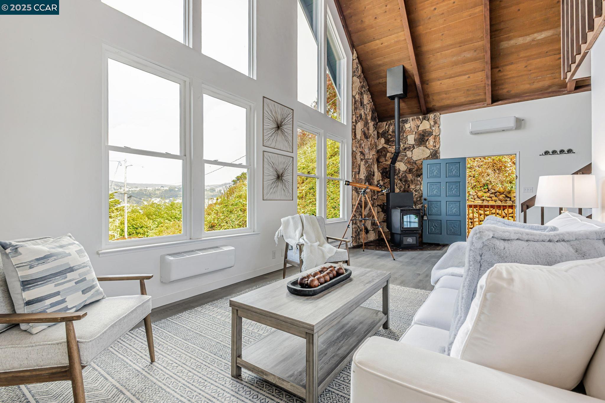 Detail Gallery Image 8 of 38 For 290 Olympian Way, Pacifica,  CA 94044 - 2 Beds | 2 Baths