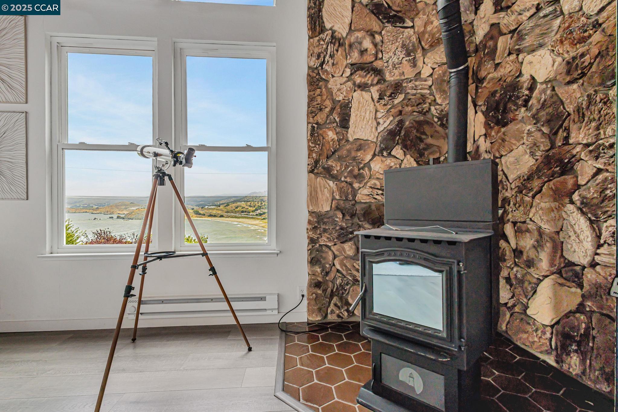Detail Gallery Image 10 of 38 For 290 Olympian Way, Pacifica,  CA 94044 - 2 Beds | 2 Baths
