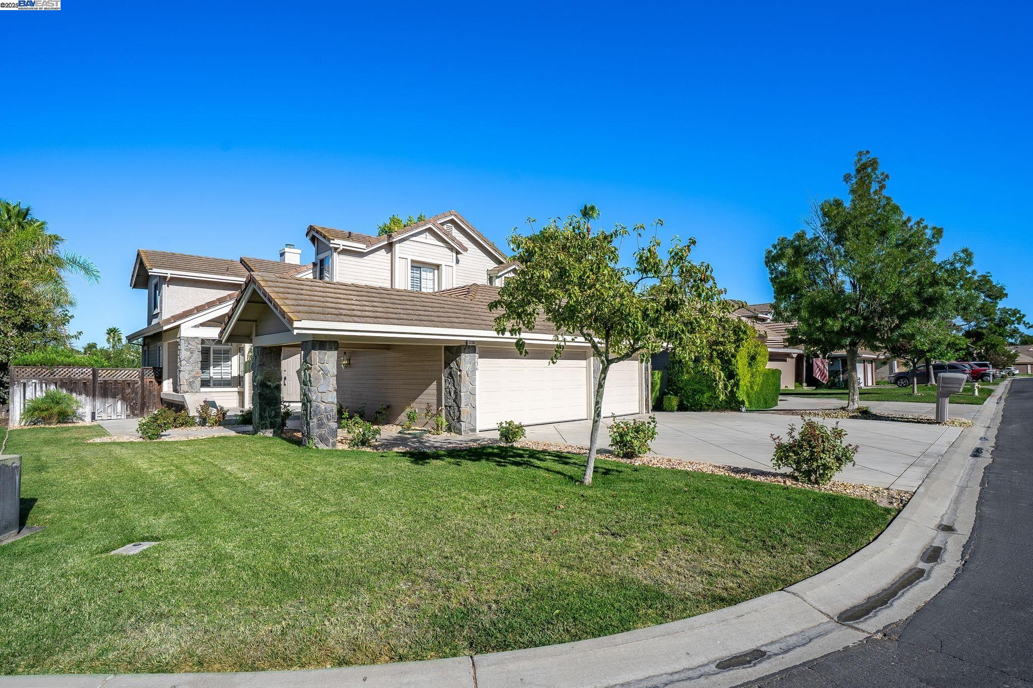 Detail Gallery Image 2 of 57 For 2236 Colonial Ct, Discovery Bay,  CA 94505 - 4 Beds | 3 Baths