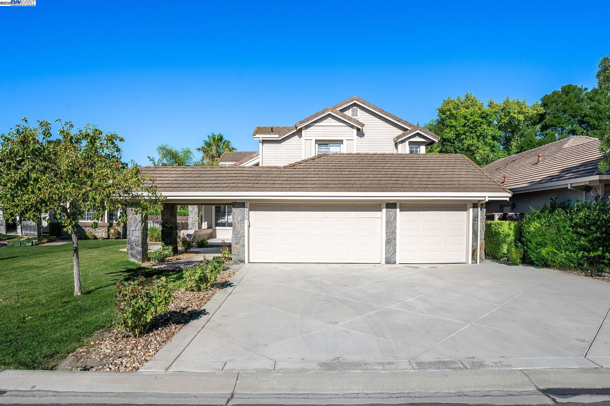 Detail Gallery Image 3 of 57 For 2236 Colonial Ct, Discovery Bay,  CA 94505 - 4 Beds | 3 Baths