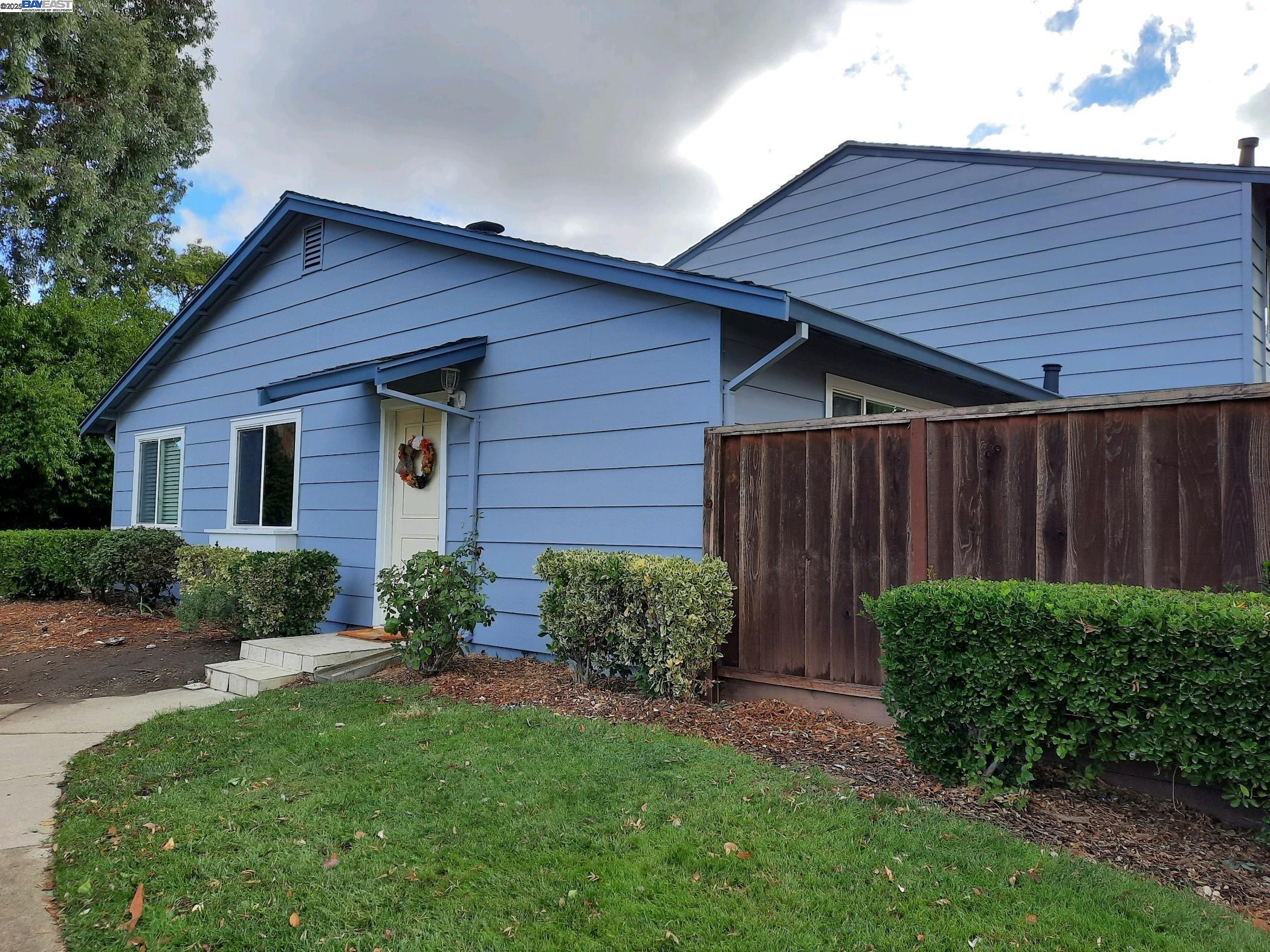 Detail Gallery Image 2 of 26 For 1031 Spring Valley Cmn, Livermore,  CA 94551 - 3 Beds | 1 Baths