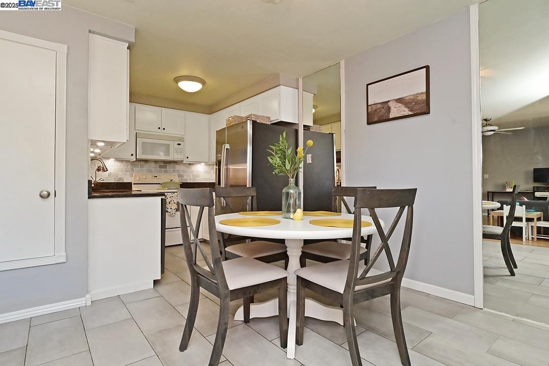 Detail Gallery Image 11 of 26 For 1031 Spring Valley Cmn, Livermore,  CA 94551 - 3 Beds | 1 Baths