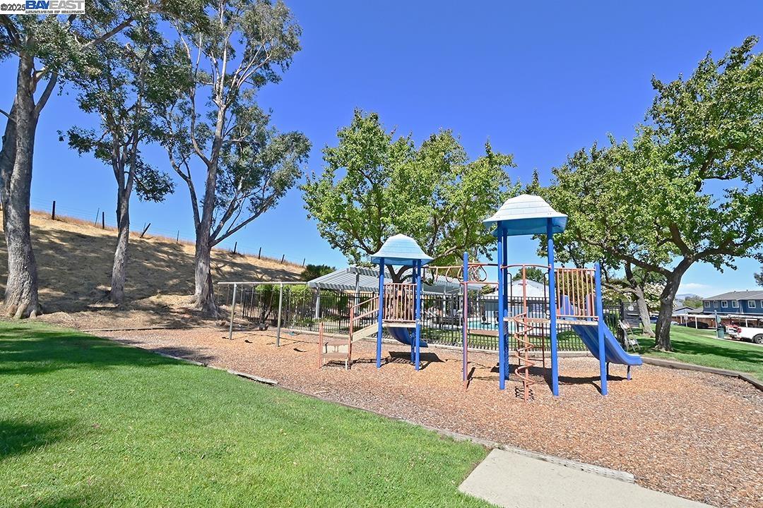 Detail Gallery Image 19 of 26 For 1031 Spring Valley Cmn, Livermore,  CA 94551 - 3 Beds | 1 Baths