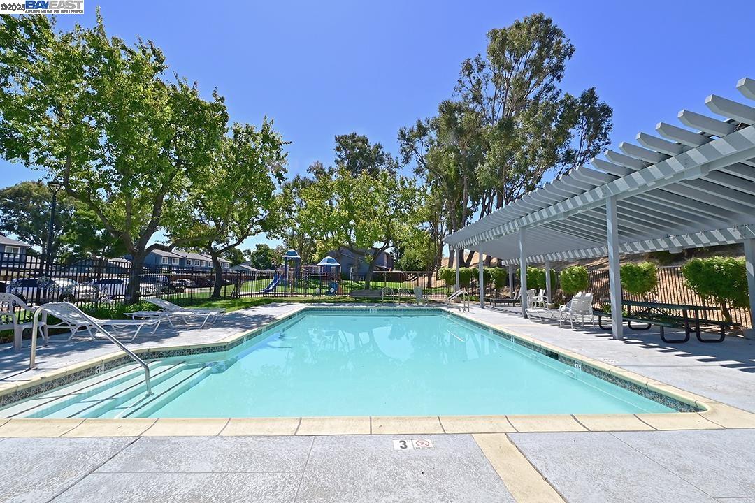 Detail Gallery Image 20 of 26 For 1031 Spring Valley Cmn, Livermore,  CA 94551 - 3 Beds | 1 Baths