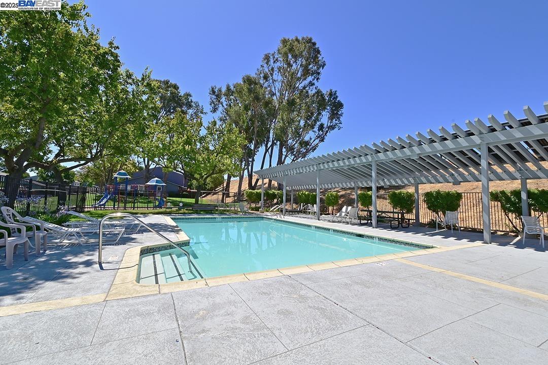 Detail Gallery Image 21 of 26 For 1031 Spring Valley Cmn, Livermore,  CA 94551 - 3 Beds | 1 Baths