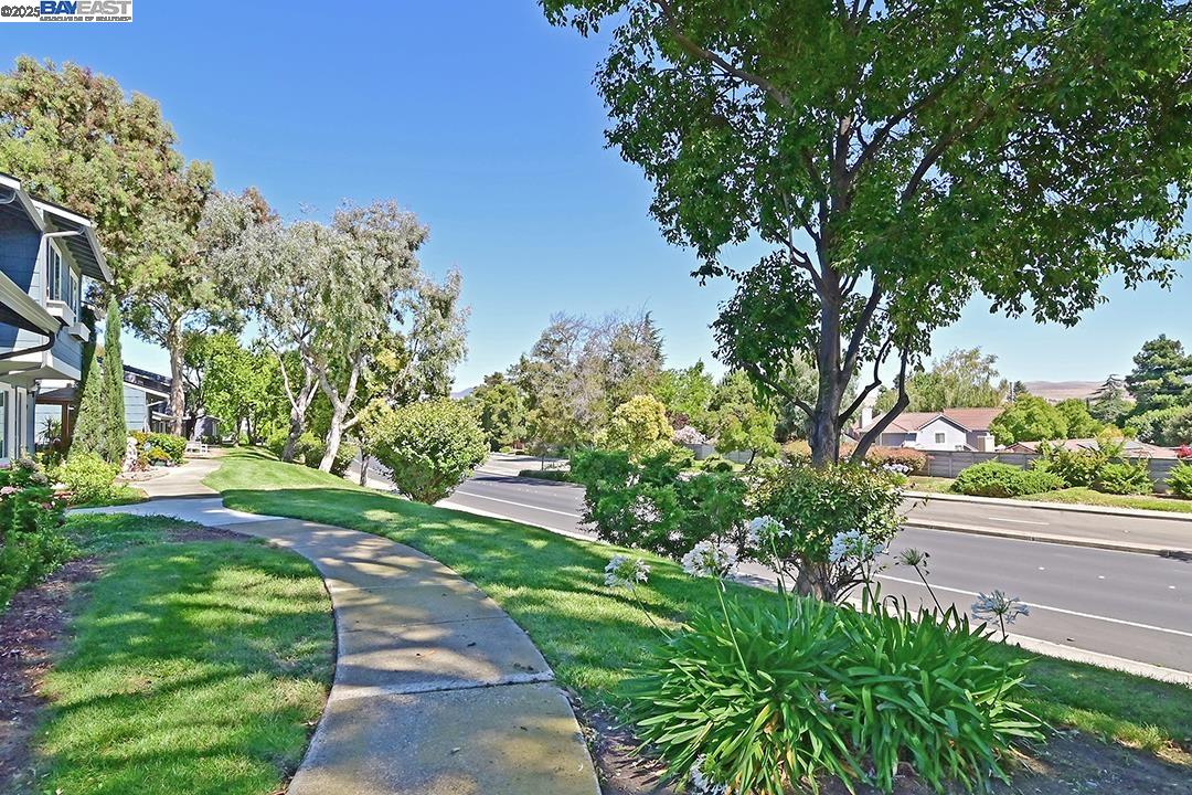 Detail Gallery Image 22 of 26 For 1031 Spring Valley Cmn, Livermore,  CA 94551 - 3 Beds | 1 Baths