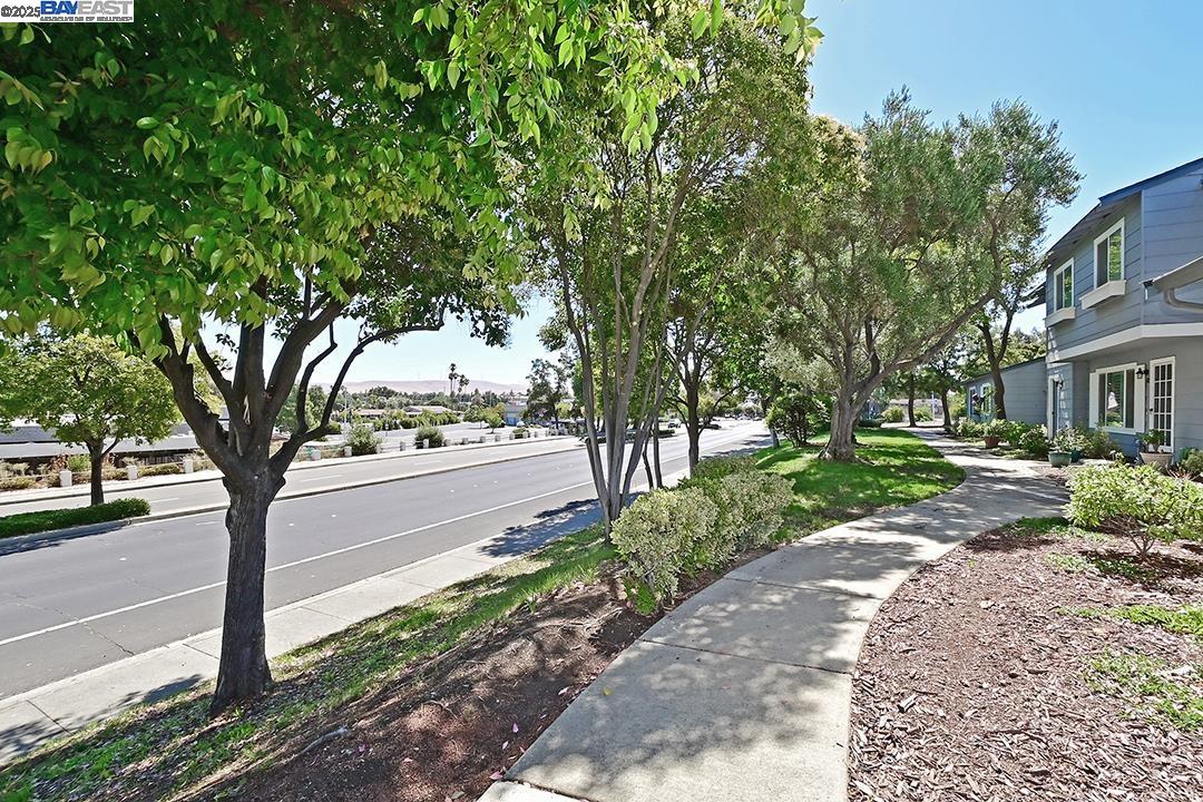 Detail Gallery Image 23 of 26 For 1031 Spring Valley Cmn, Livermore,  CA 94551 - 3 Beds | 1 Baths
