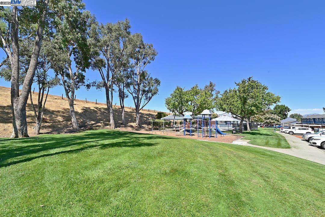 Detail Gallery Image 24 of 26 For 1031 Spring Valley Cmn, Livermore,  CA 94551 - 3 Beds | 1 Baths