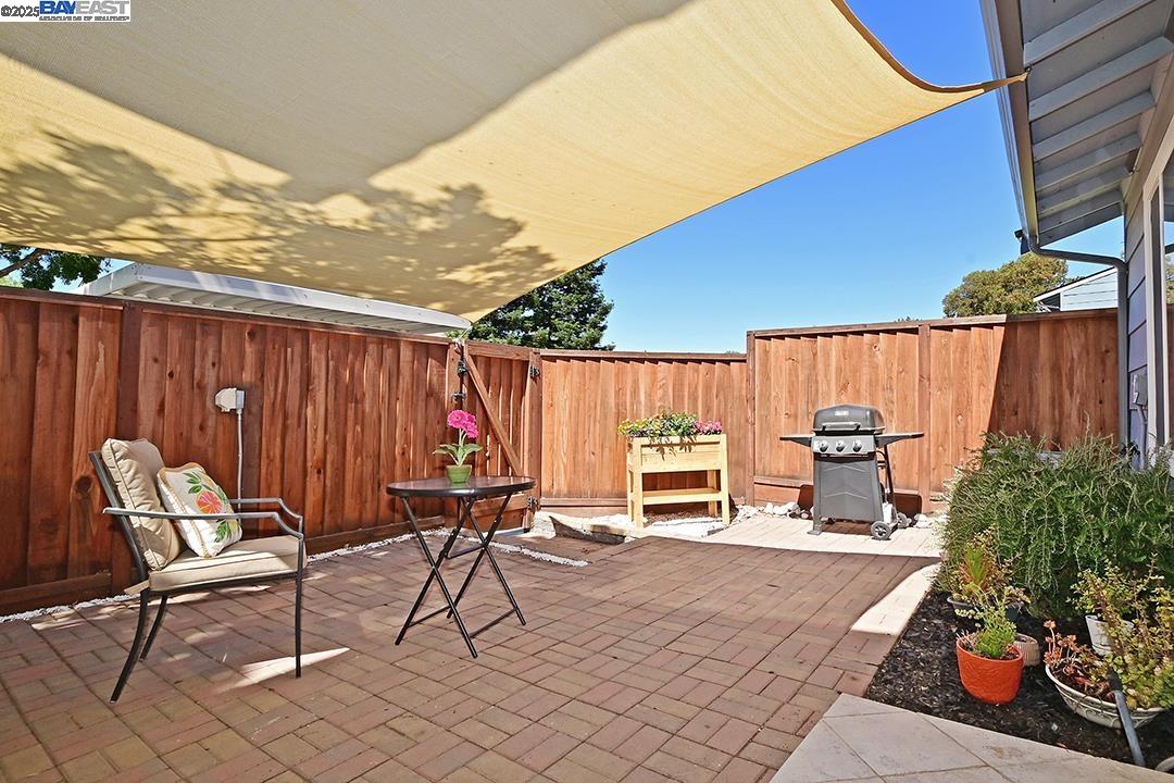 Detail Gallery Image 6 of 26 For 1031 Spring Valley Cmn, Livermore,  CA 94551 - 3 Beds | 1 Baths
