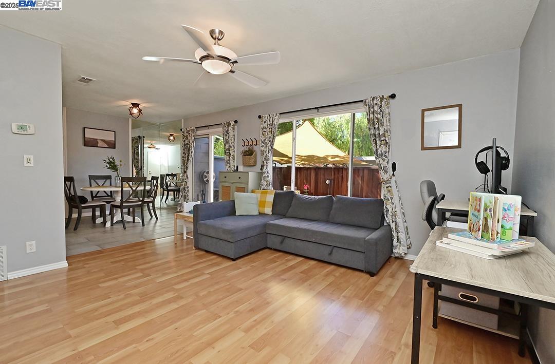 Detail Gallery Image 7 of 26 For 1031 Spring Valley Cmn, Livermore,  CA 94551 - 3 Beds | 1 Baths