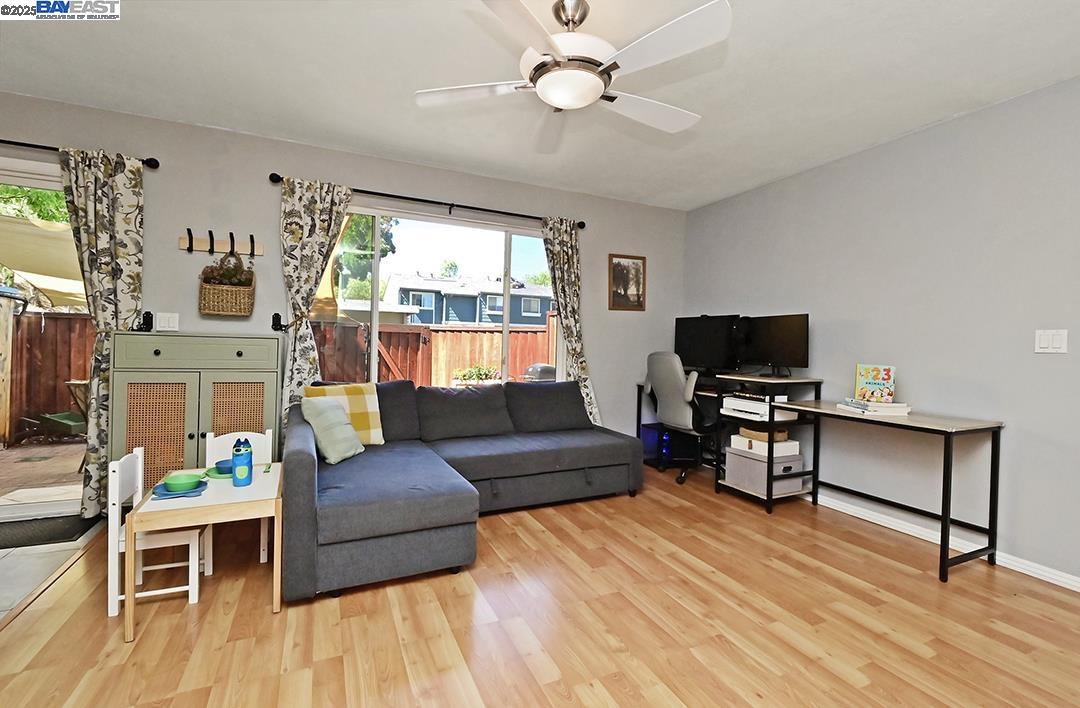Detail Gallery Image 9 of 26 For 1031 Spring Valley Cmn, Livermore,  CA 94551 - 3 Beds | 1 Baths