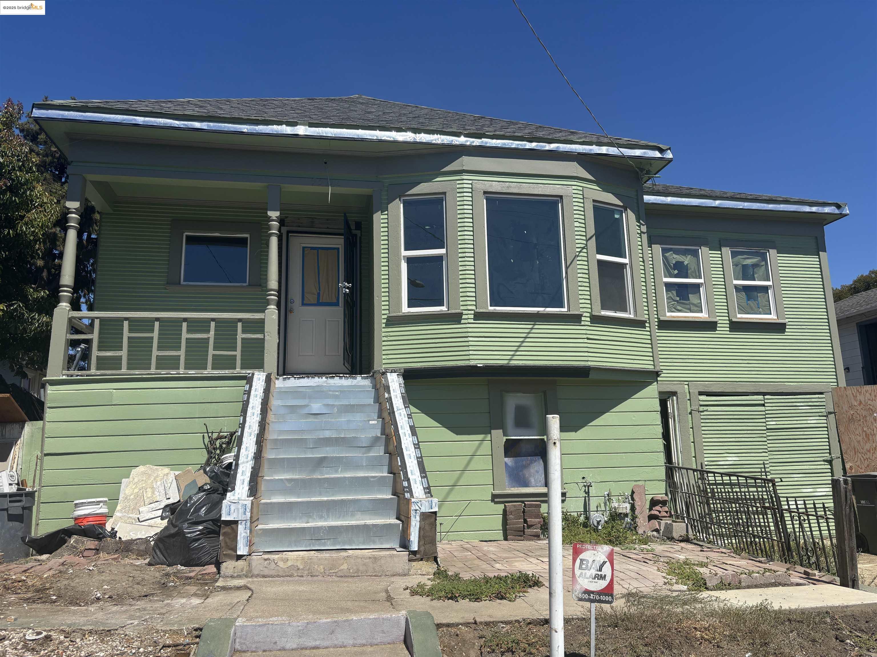 Detail Gallery Image 1 of 9 For 9502 Olive St, Oakland,  CA 94603 - 3 Beds | 1/1 Baths