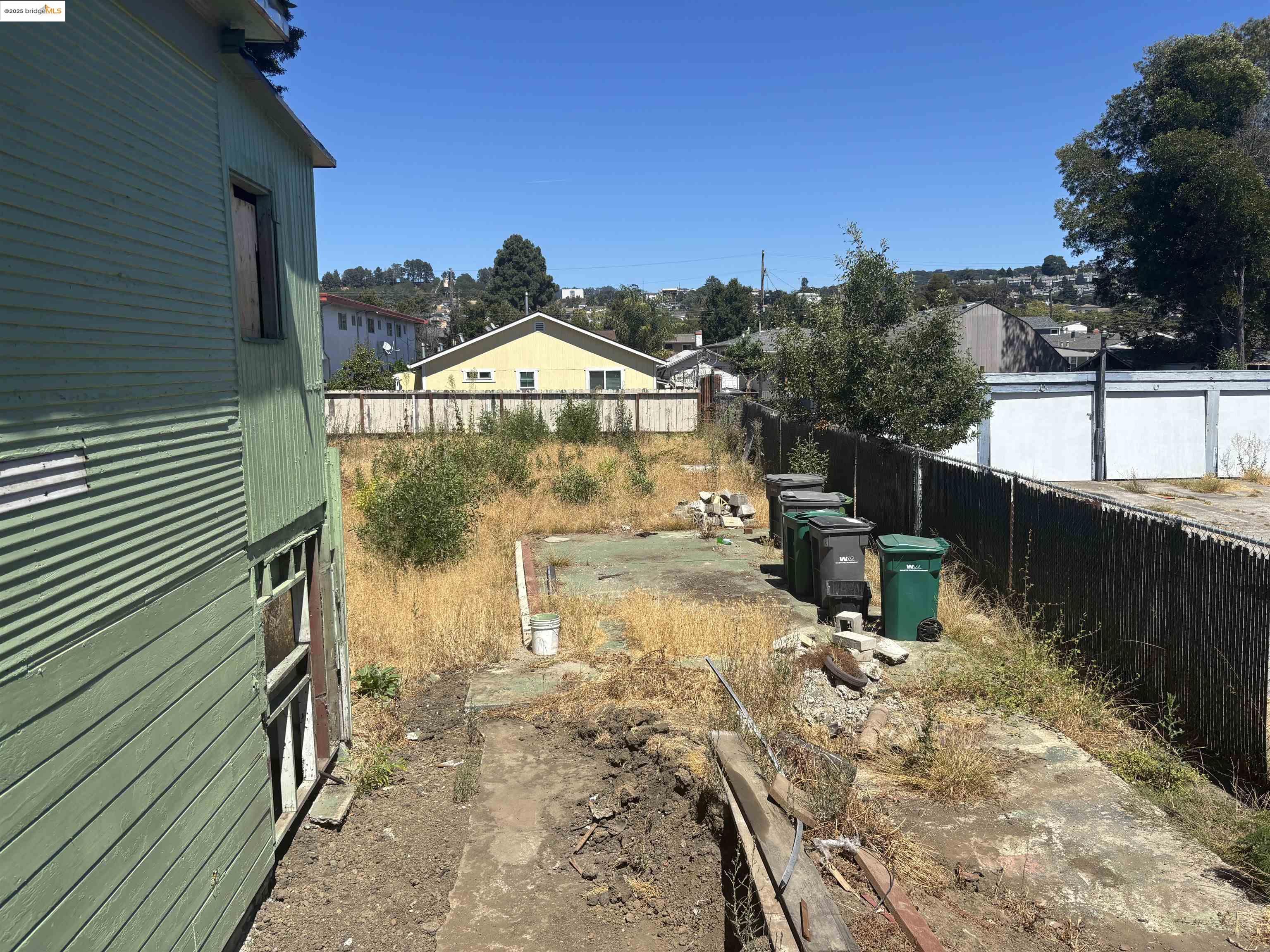 Detail Gallery Image 2 of 9 For 9502 Olive St, Oakland,  CA 94603 - 3 Beds | 1/1 Baths