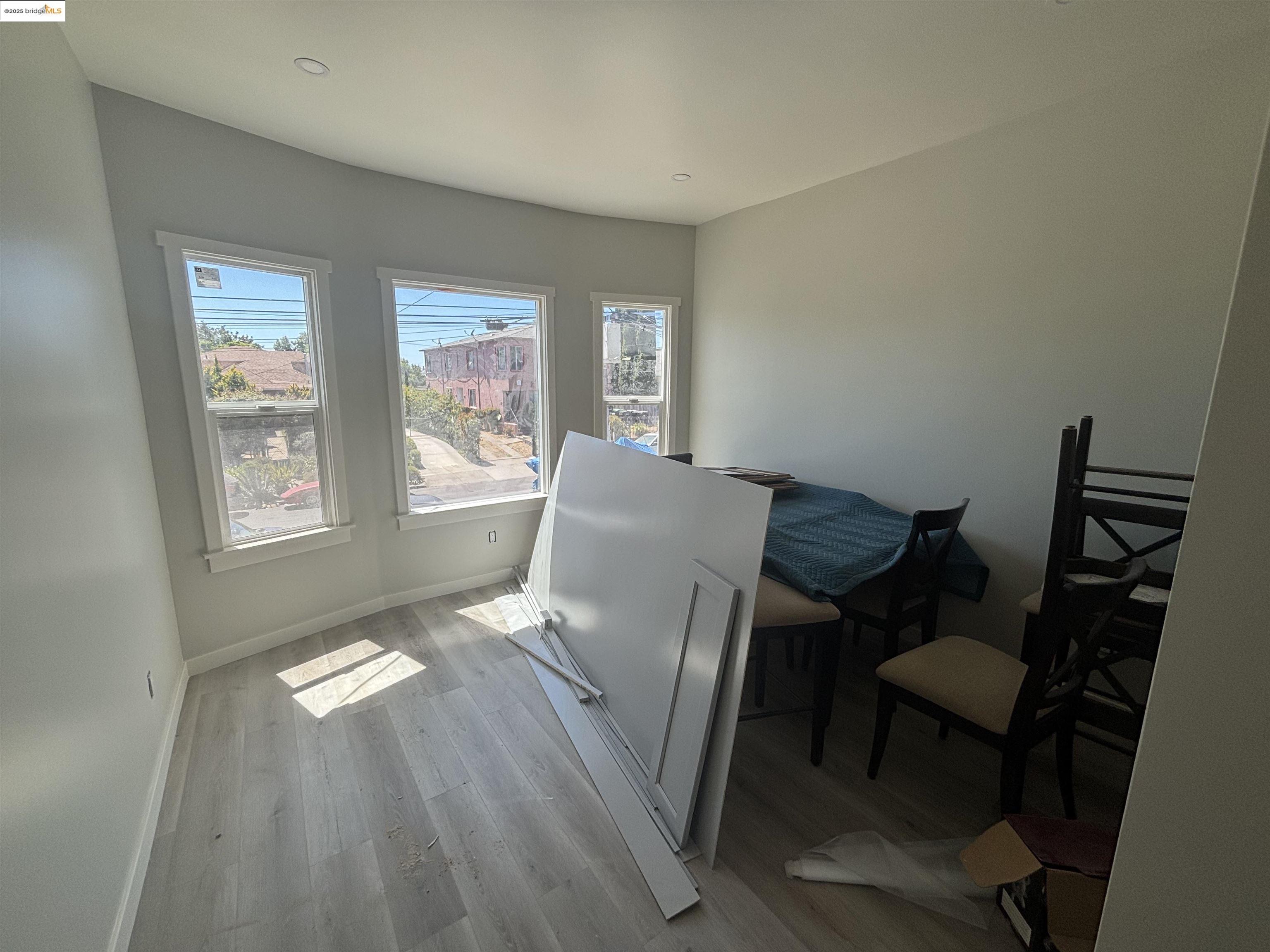Detail Gallery Image 6 of 9 For 9502 Olive St, Oakland,  CA 94603 - 3 Beds | 1/1 Baths