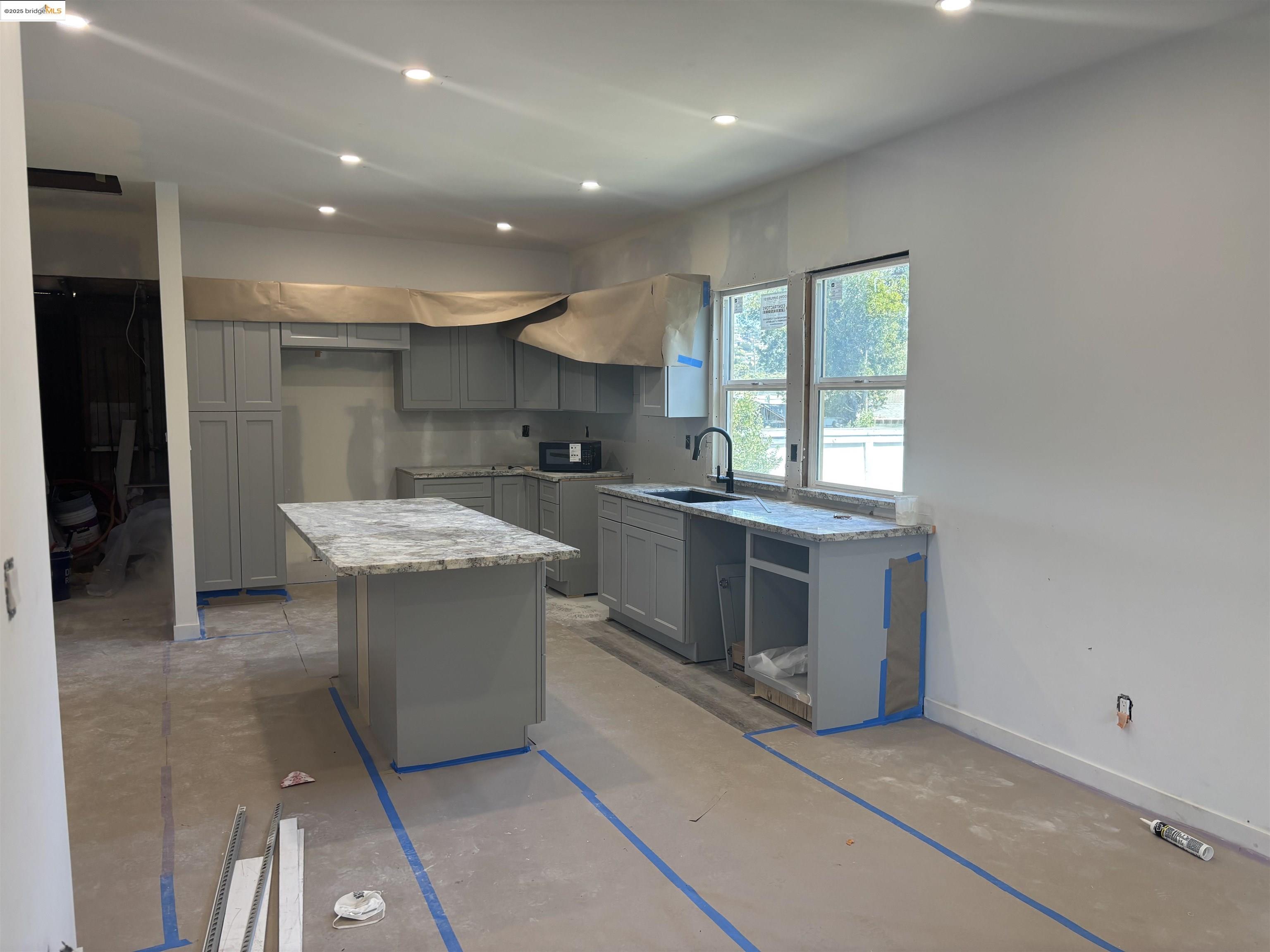Detail Gallery Image 7 of 9 For 9502 Olive St, Oakland,  CA 94603 - 3 Beds | 1/1 Baths