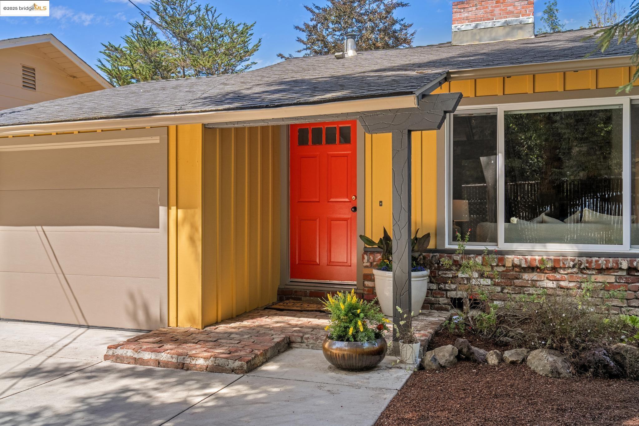 196 Glenwood Glade, Oakland, California 94611, 3 Bedrooms Bedrooms, 6 Rooms Rooms,2 BathroomsBathrooms,Residential,For Sale,196 Glenwood Glade,41106563