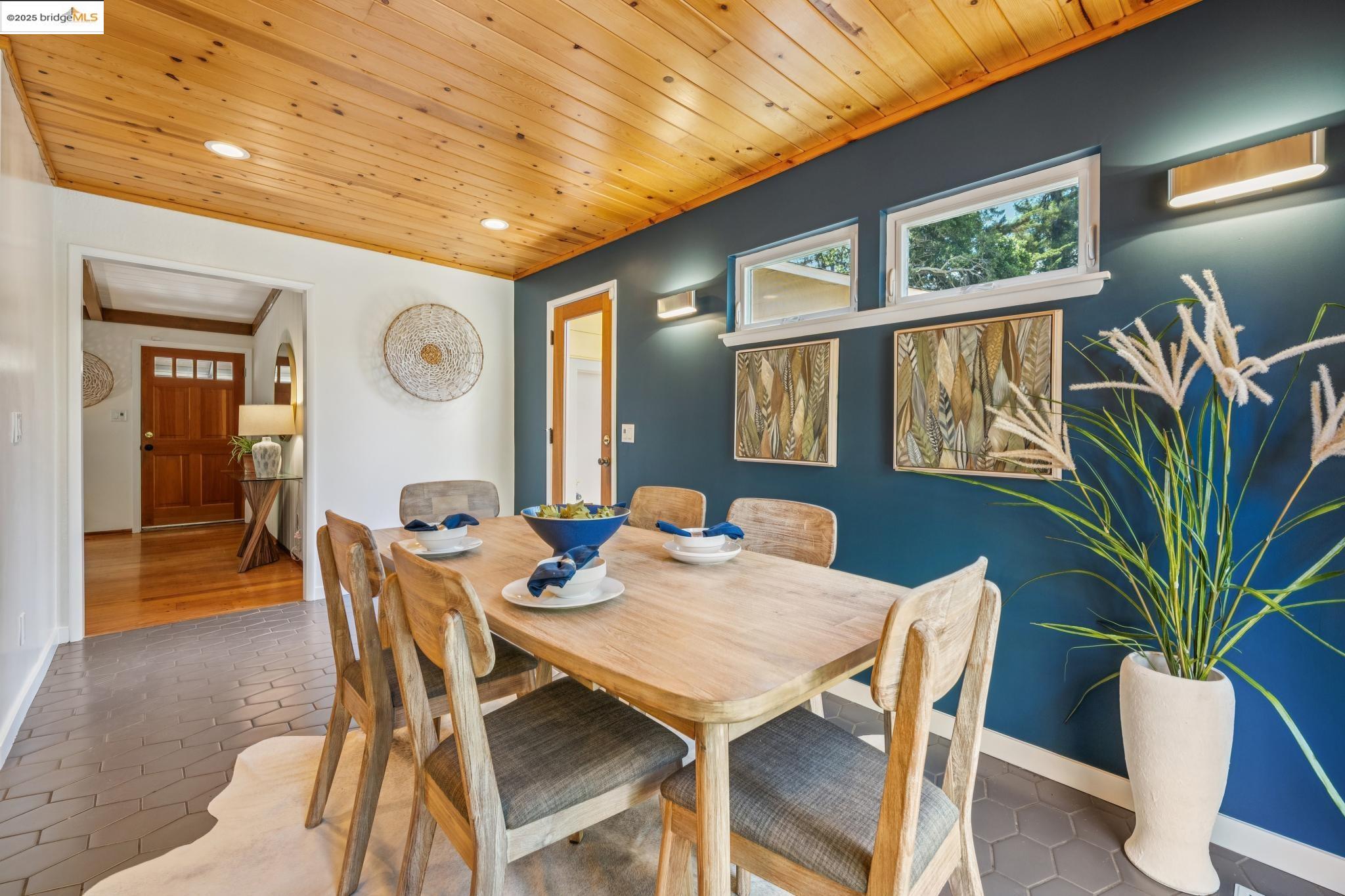196 Glenwood Glade, Oakland, California 94611, 3 Bedrooms Bedrooms, 6 Rooms Rooms,2 BathroomsBathrooms,Residential,For Sale,196 Glenwood Glade,41106563