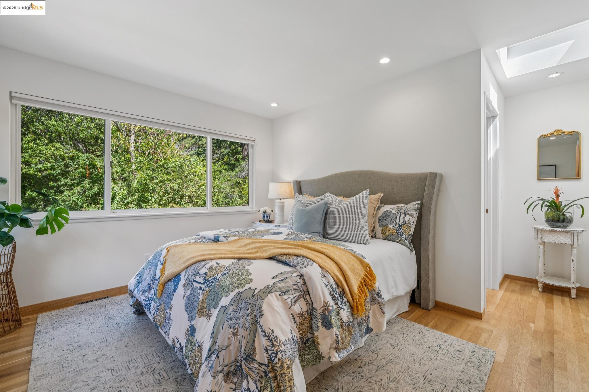 196 Glenwood Glade, Oakland, California 94611, 3 Bedrooms Bedrooms, 6 Rooms Rooms,2 BathroomsBathrooms,Residential,For Sale,196 Glenwood Glade,41106563