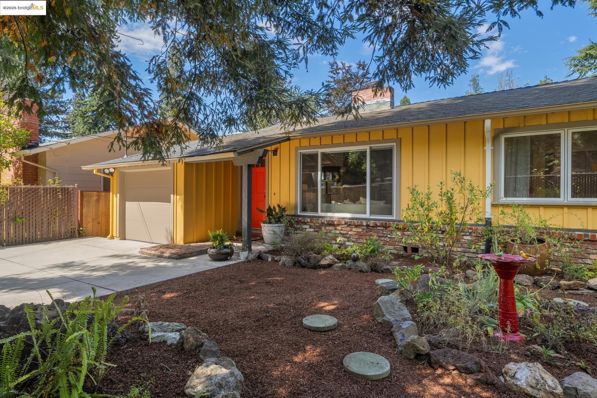 196 Glenwood Glade, Oakland, California 94611, 3 Bedrooms Bedrooms, 6 Rooms Rooms,2 BathroomsBathrooms,Residential,For Sale,196 Glenwood Glade,41106563
