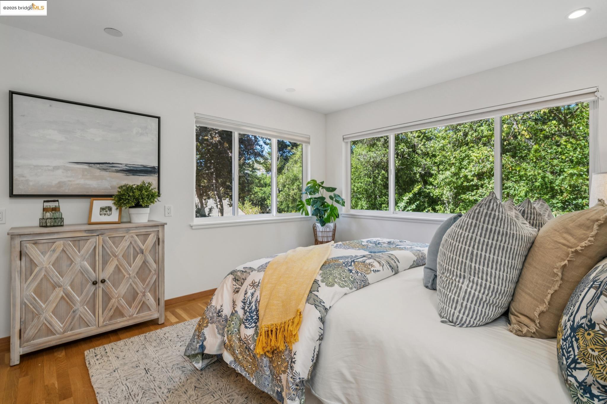 196 Glenwood Glade, Oakland, California 94611, 3 Bedrooms Bedrooms, 6 Rooms Rooms,2 BathroomsBathrooms,Residential,For Sale,196 Glenwood Glade,41106563