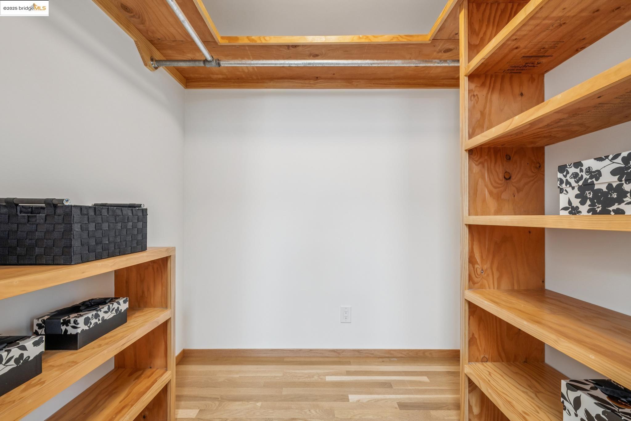 196 Glenwood Glade, Oakland, California 94611, 3 Bedrooms Bedrooms, 6 Rooms Rooms,2 BathroomsBathrooms,Residential,For Sale,196 Glenwood Glade,41106563