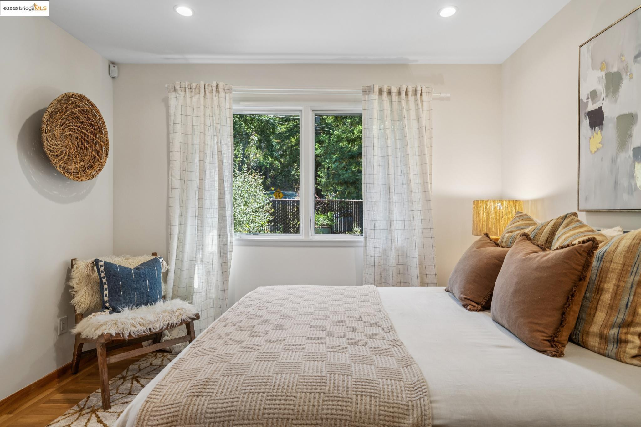 196 Glenwood Glade, Oakland, California 94611, 3 Bedrooms Bedrooms, 6 Rooms Rooms,2 BathroomsBathrooms,Residential,For Sale,196 Glenwood Glade,41106563