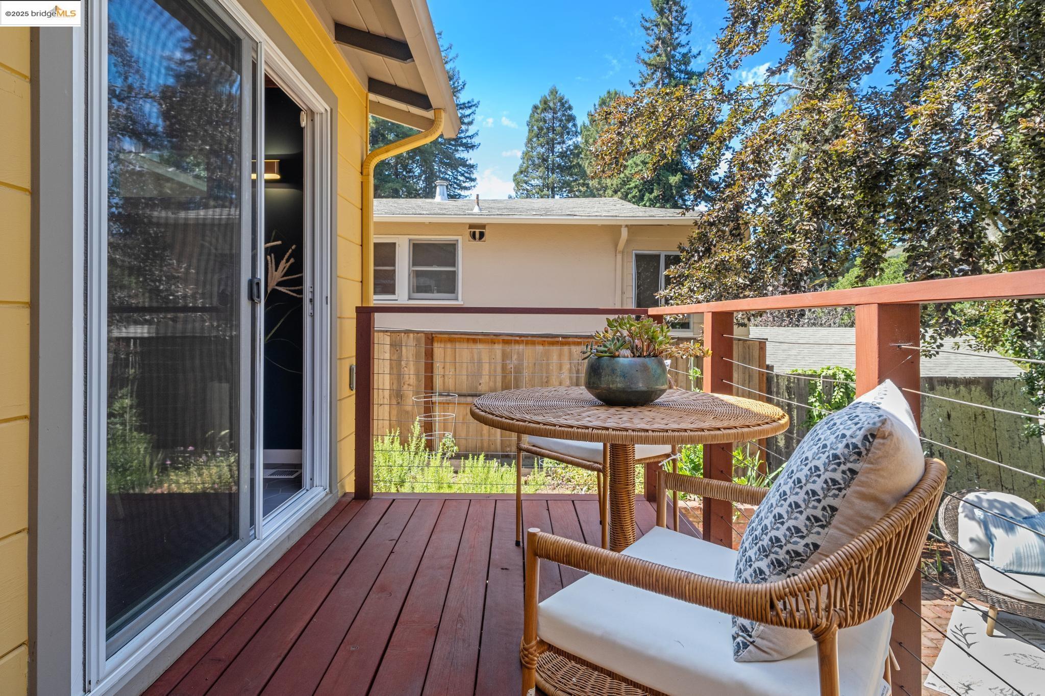 196 Glenwood Glade, Oakland, California 94611, 3 Bedrooms Bedrooms, 6 Rooms Rooms,2 BathroomsBathrooms,Residential,For Sale,196 Glenwood Glade,41106563