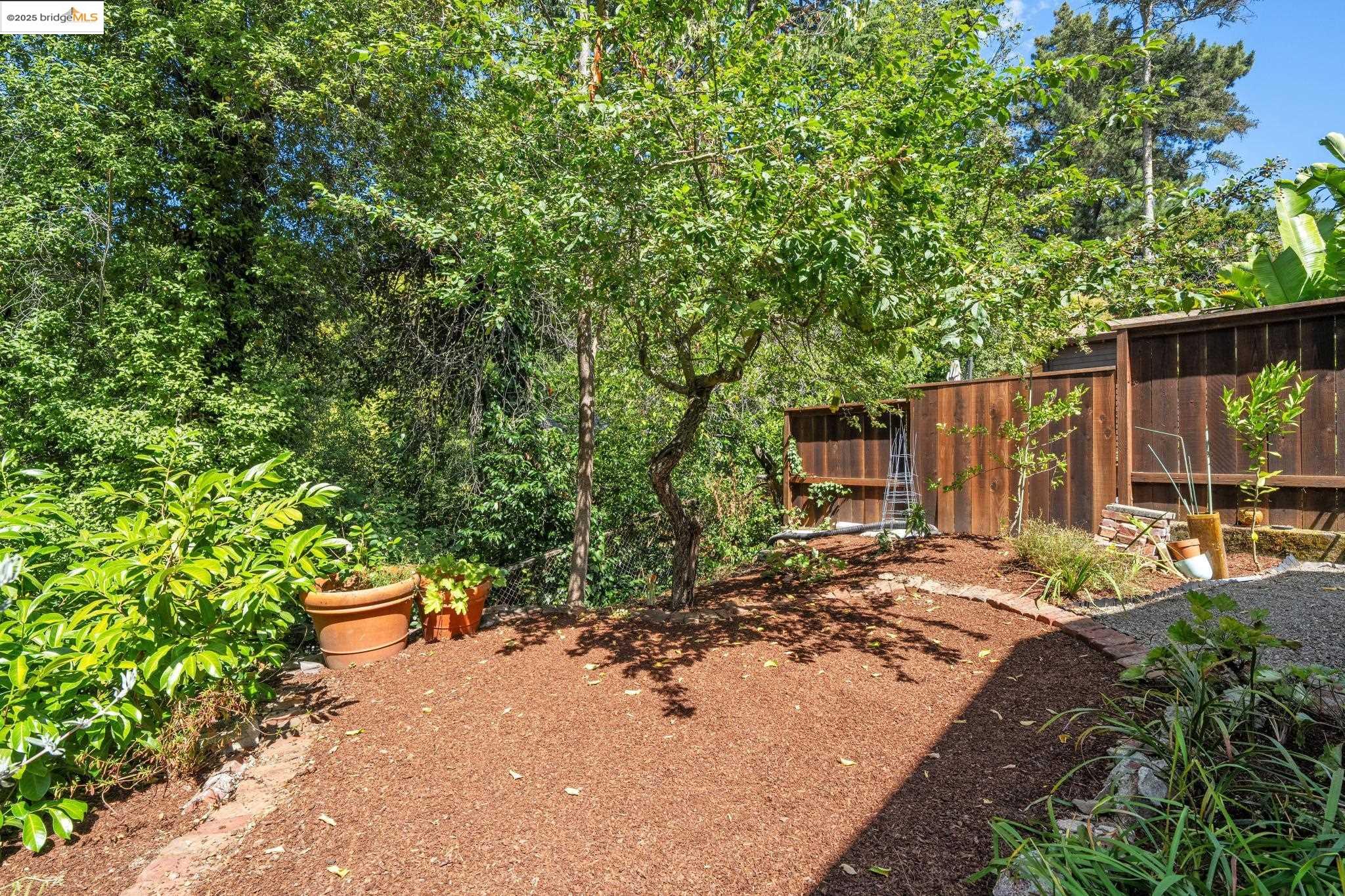 196 Glenwood Glade, Oakland, California 94611, 3 Bedrooms Bedrooms, 6 Rooms Rooms,2 BathroomsBathrooms,Residential,For Sale,196 Glenwood Glade,41106563