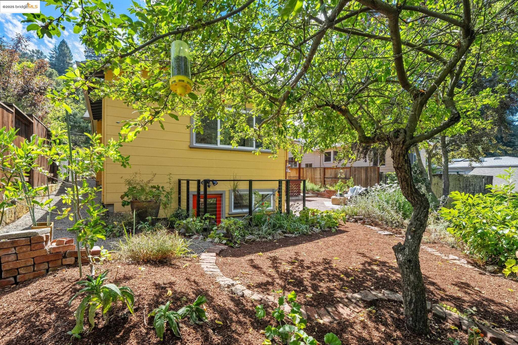 196 Glenwood Glade, Oakland, California 94611, 3 Bedrooms Bedrooms, 6 Rooms Rooms,2 BathroomsBathrooms,Residential,For Sale,196 Glenwood Glade,41106563