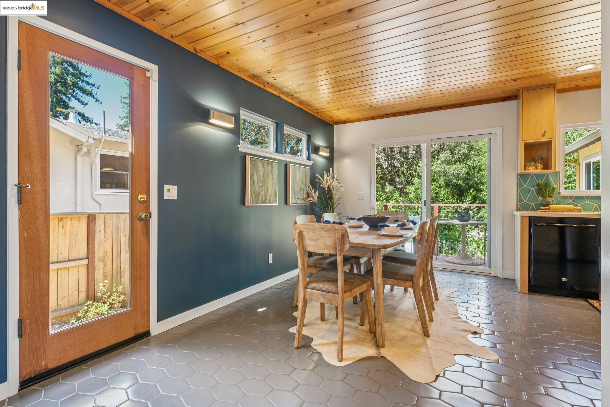 196 Glenwood Glade, Oakland, California 94611, 3 Bedrooms Bedrooms, 6 Rooms Rooms,2 BathroomsBathrooms,Residential,For Sale,196 Glenwood Glade,41106563