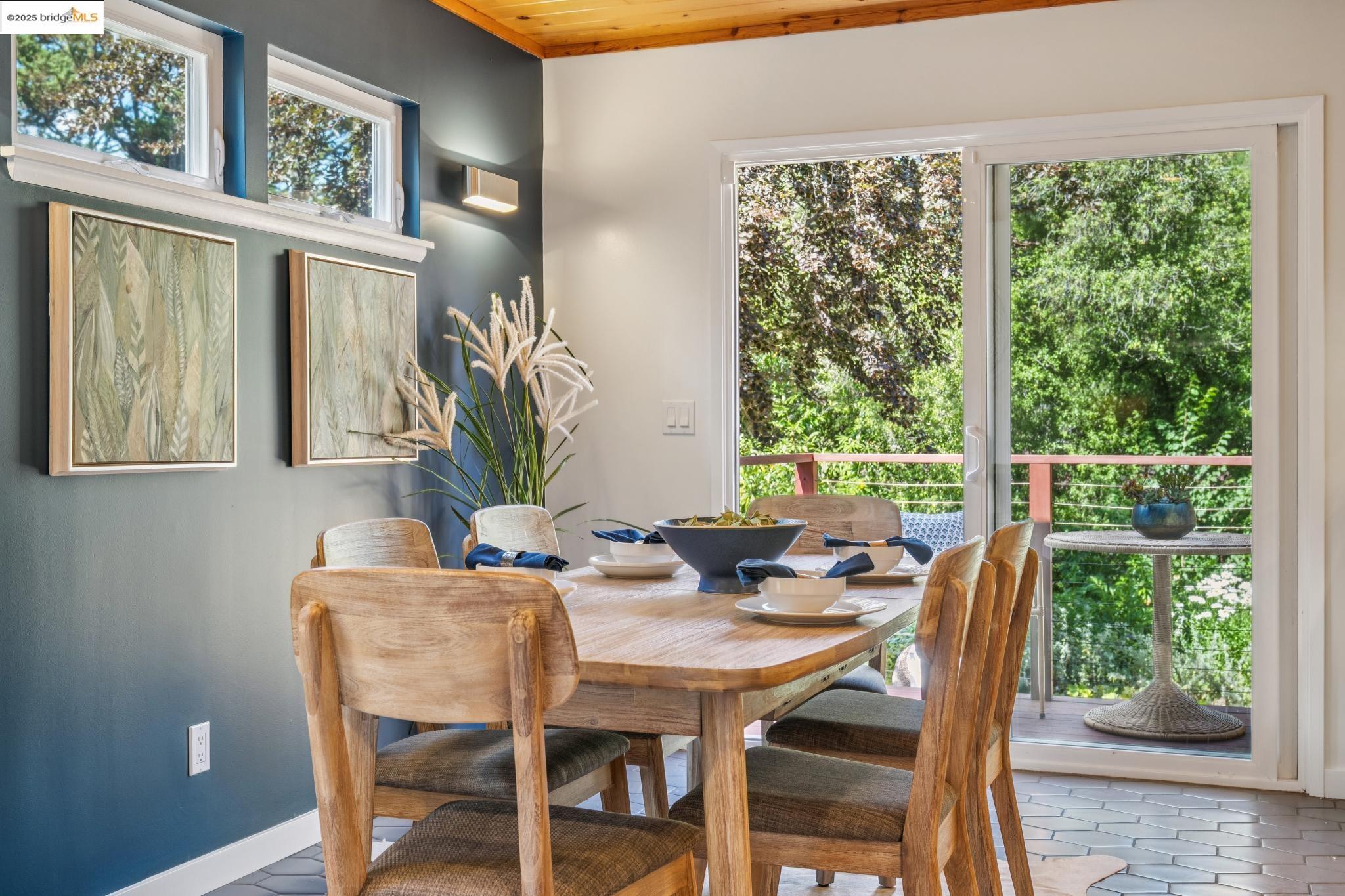 196 Glenwood Glade, Oakland, California 94611, 3 Bedrooms Bedrooms, 6 Rooms Rooms,2 BathroomsBathrooms,Residential,For Sale,196 Glenwood Glade,41106563