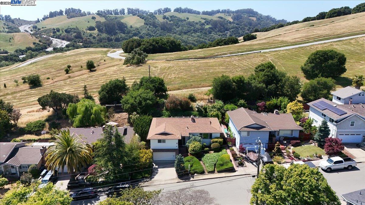 Detail Gallery Image 1 of 1 For 3554 Arcadian Ct, Castro Valley,  CA 94546 - 3 Beds | 2/1 Baths