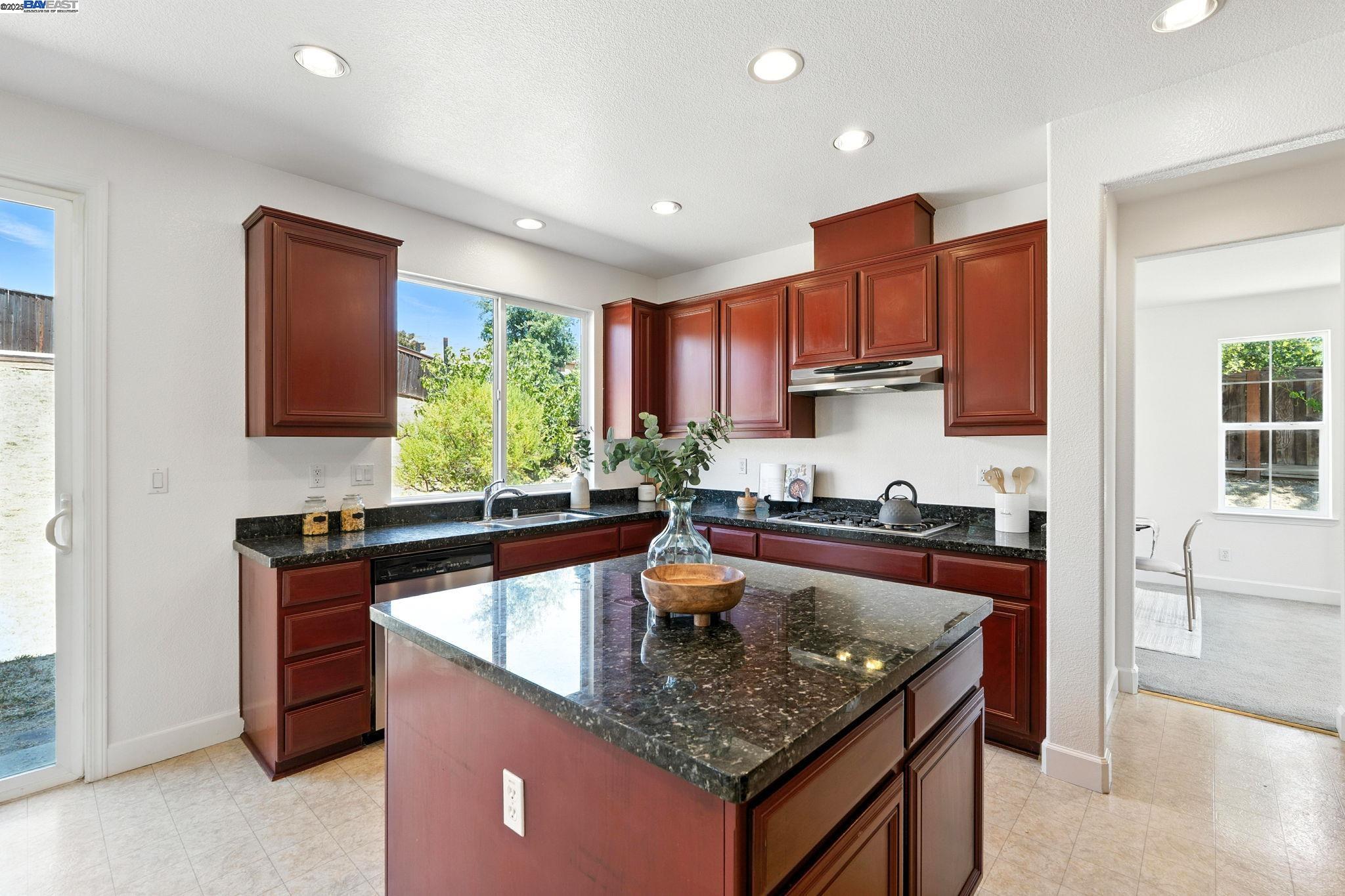 3909 Danbury Way, Fairfield, California 94533, 5 Bedrooms Bedrooms, 10 Rooms Rooms,3 BathroomsBathrooms,Residential,For Sale,3909 Danbury Way,41106572