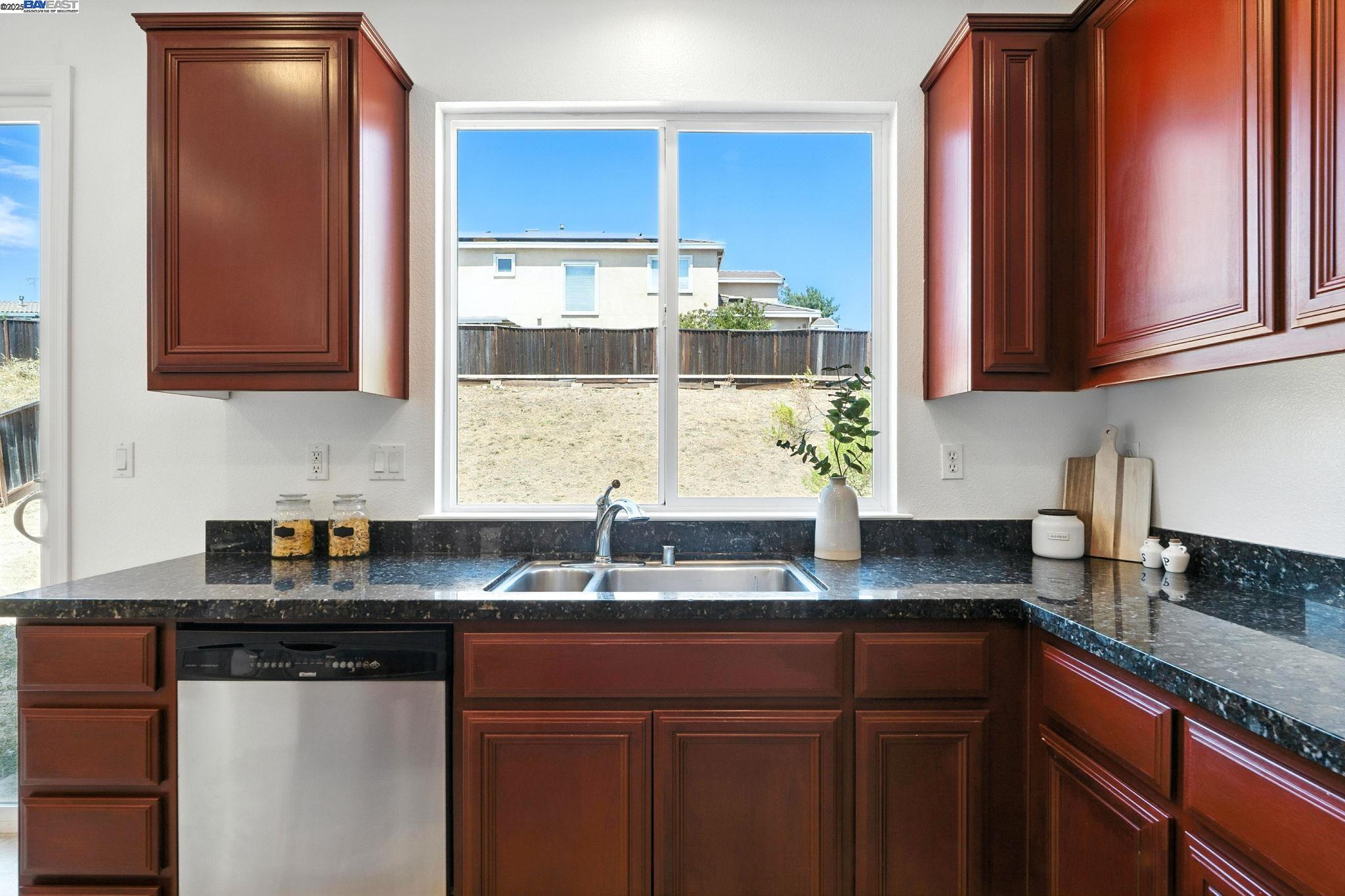 3909 Danbury Way, Fairfield, California 94533, 5 Bedrooms Bedrooms, 10 Rooms Rooms,3 BathroomsBathrooms,Residential,For Sale,3909 Danbury Way,41106572