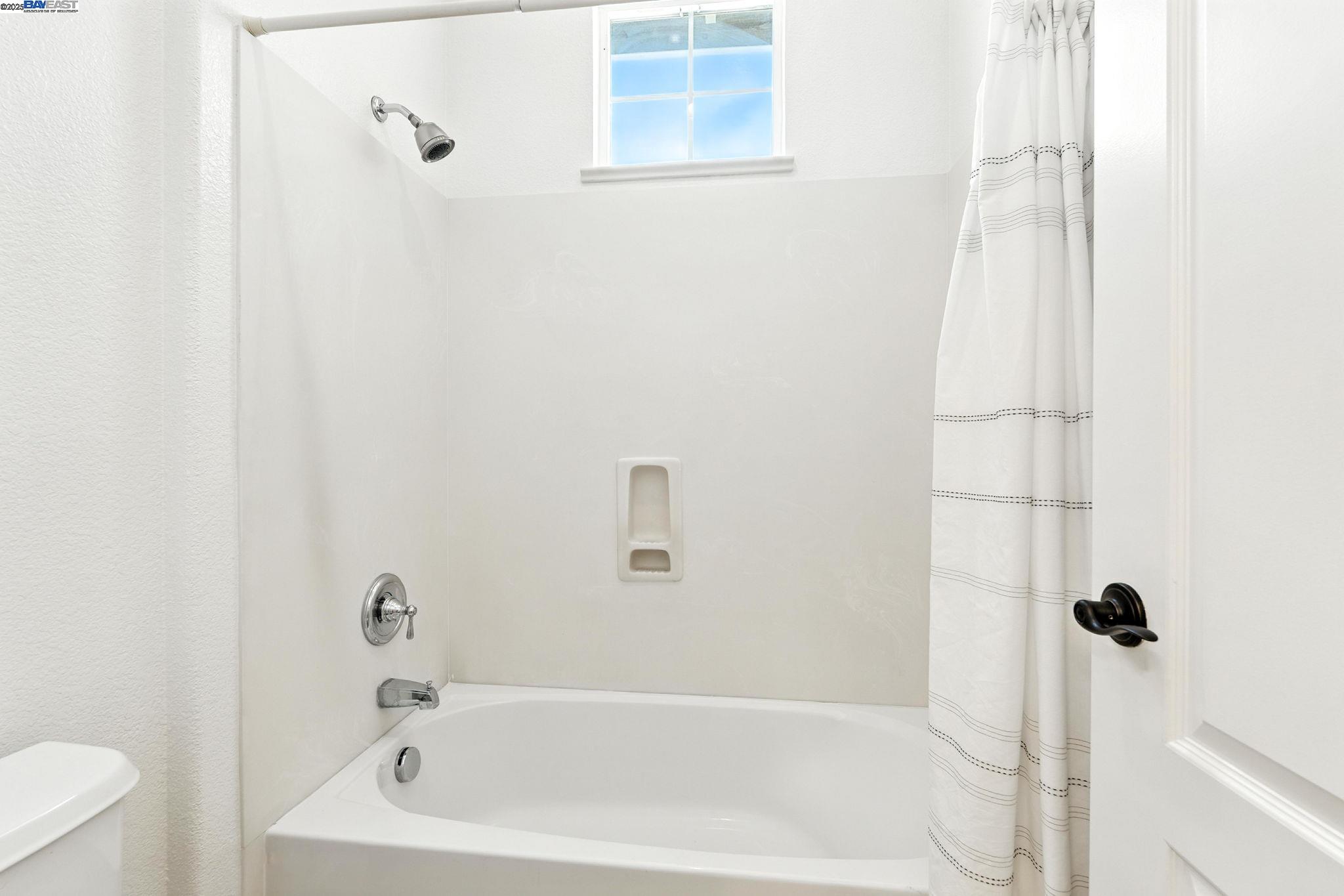 3909 Danbury Way, Fairfield, California 94533, 5 Bedrooms Bedrooms, 10 Rooms Rooms,3 BathroomsBathrooms,Residential,For Sale,3909 Danbury Way,41106572
