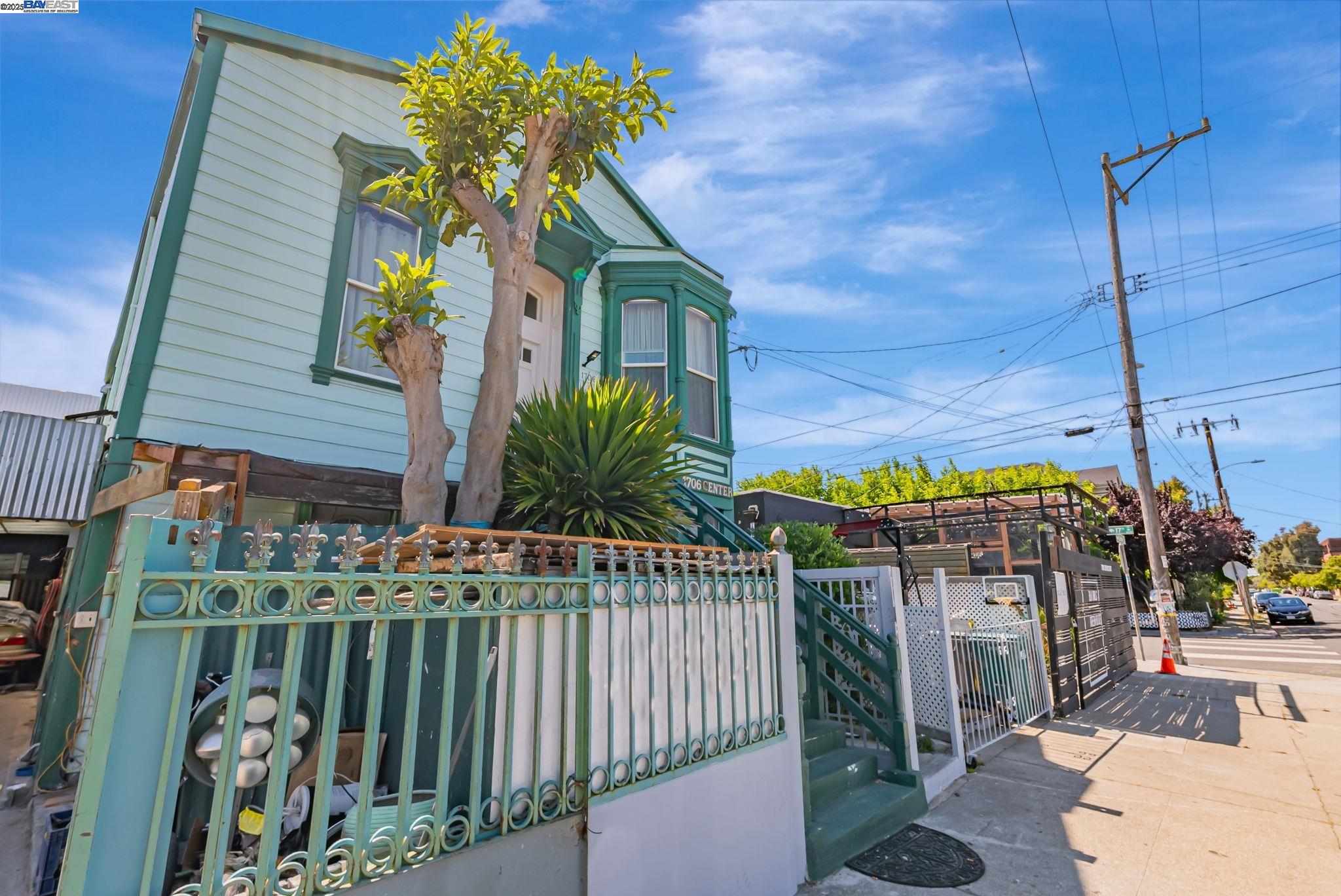 Detail Gallery Image 2 of 55 For 1706-1704 Center St, Oakland,  CA 94607 - – Beds | – Baths