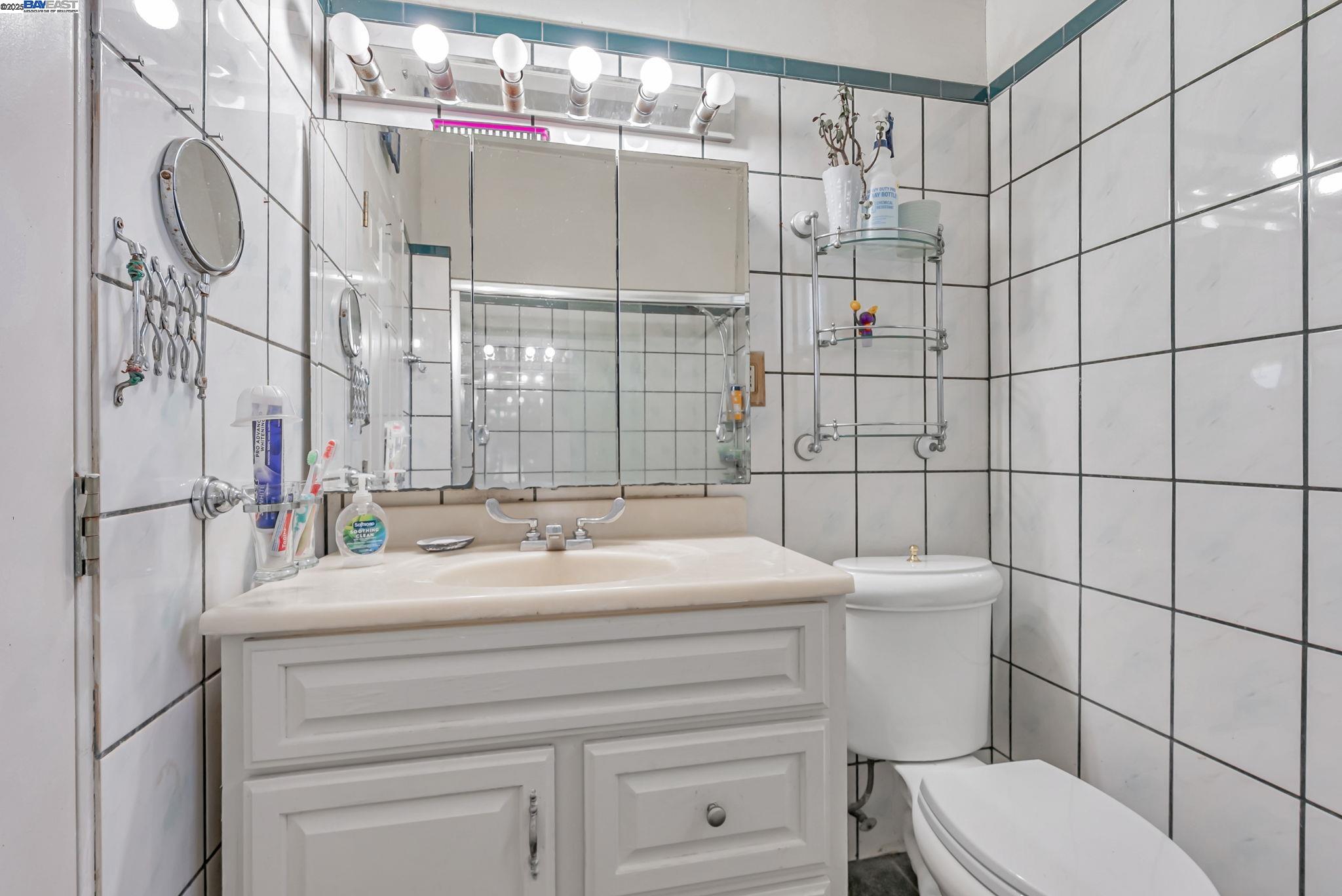 Detail Gallery Image 18 of 55 For 1706-1704 Center St, Oakland,  CA 94607 - – Beds | – Baths