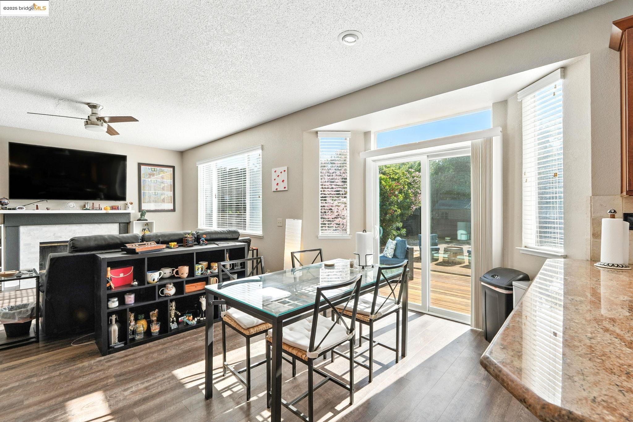 Detail Gallery Image 13 of 45 For 1280 Mayfield Circle, Suisun City,  CA 94585 - 3 Beds | 2/1 Baths