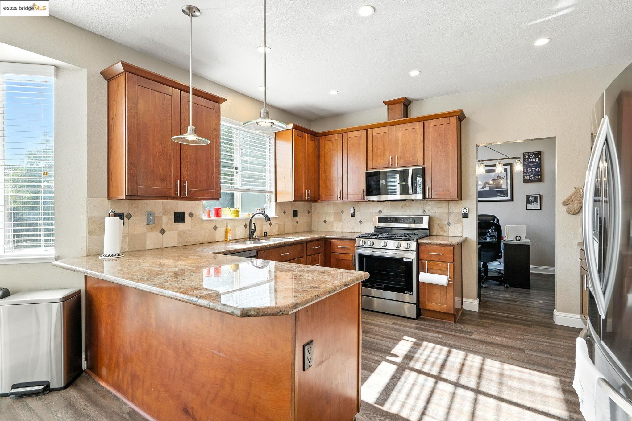 Detail Gallery Image 14 of 45 For 1280 Mayfield Circle, Suisun City,  CA 94585 - 3 Beds | 2/1 Baths