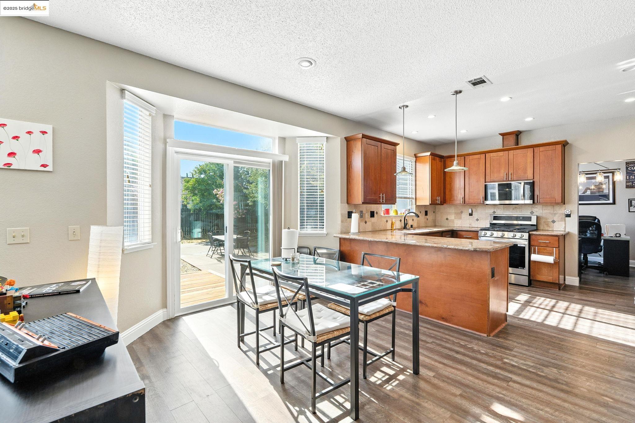 Detail Gallery Image 15 of 45 For 1280 Mayfield Circle, Suisun City,  CA 94585 - 3 Beds | 2/1 Baths