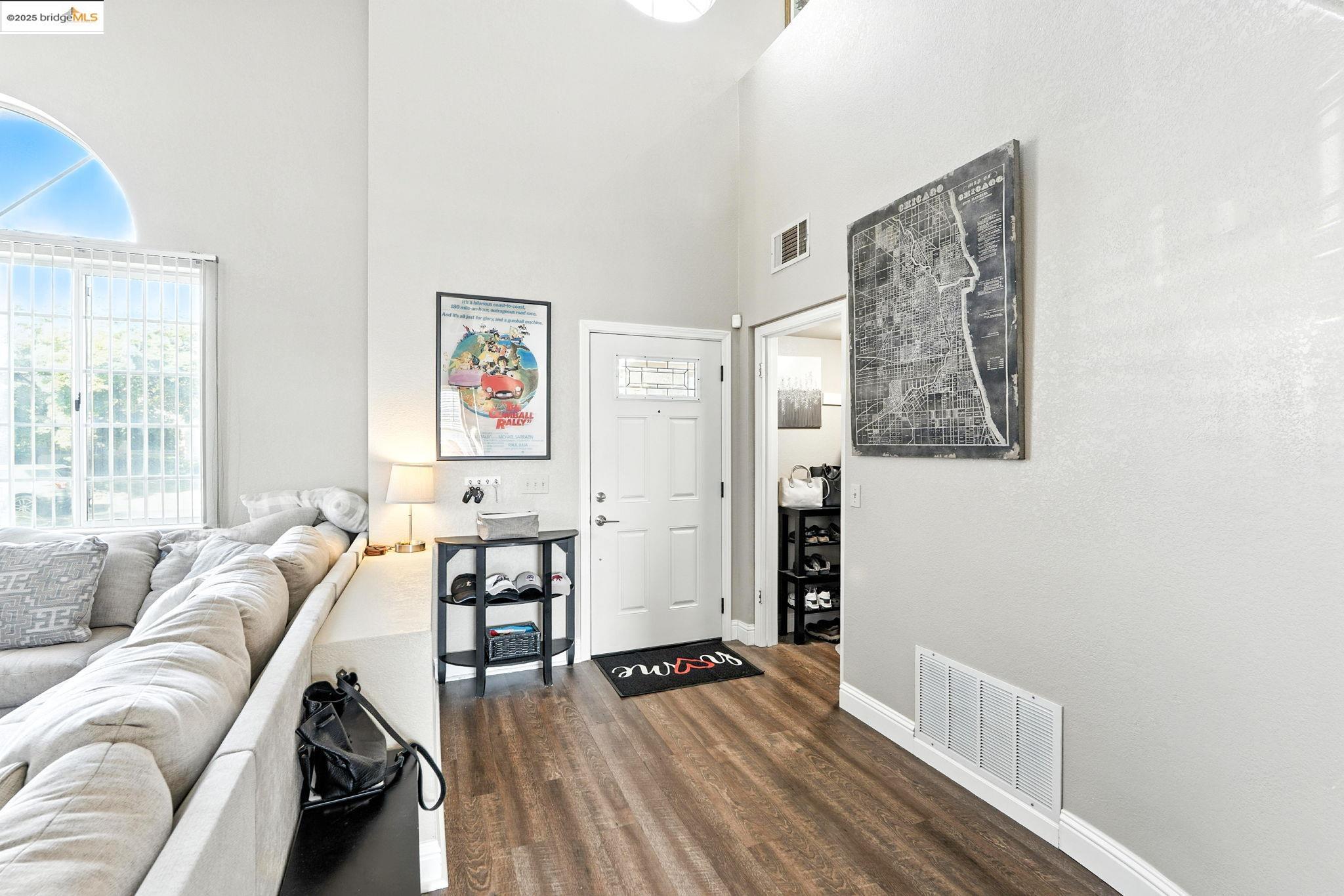 Detail Gallery Image 6 of 45 For 1280 Mayfield Circle, Suisun City,  CA 94585 - 3 Beds | 2/1 Baths