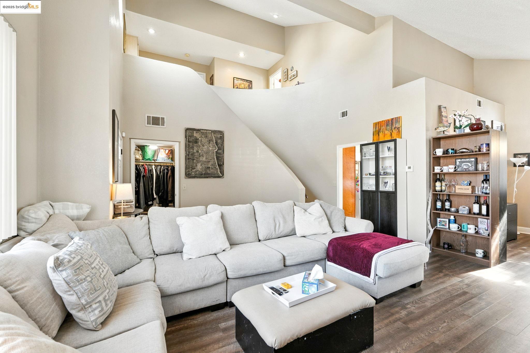 Detail Gallery Image 8 of 45 For 1280 Mayfield Circle, Suisun City,  CA 94585 - 3 Beds | 2/1 Baths