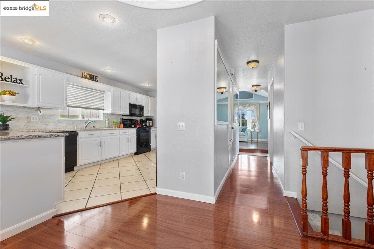 Detail Gallery Image 21 of 33 For 2362 Somerset Ave, Castro Valley,  CA 94546 - 3 Beds | 3 Baths