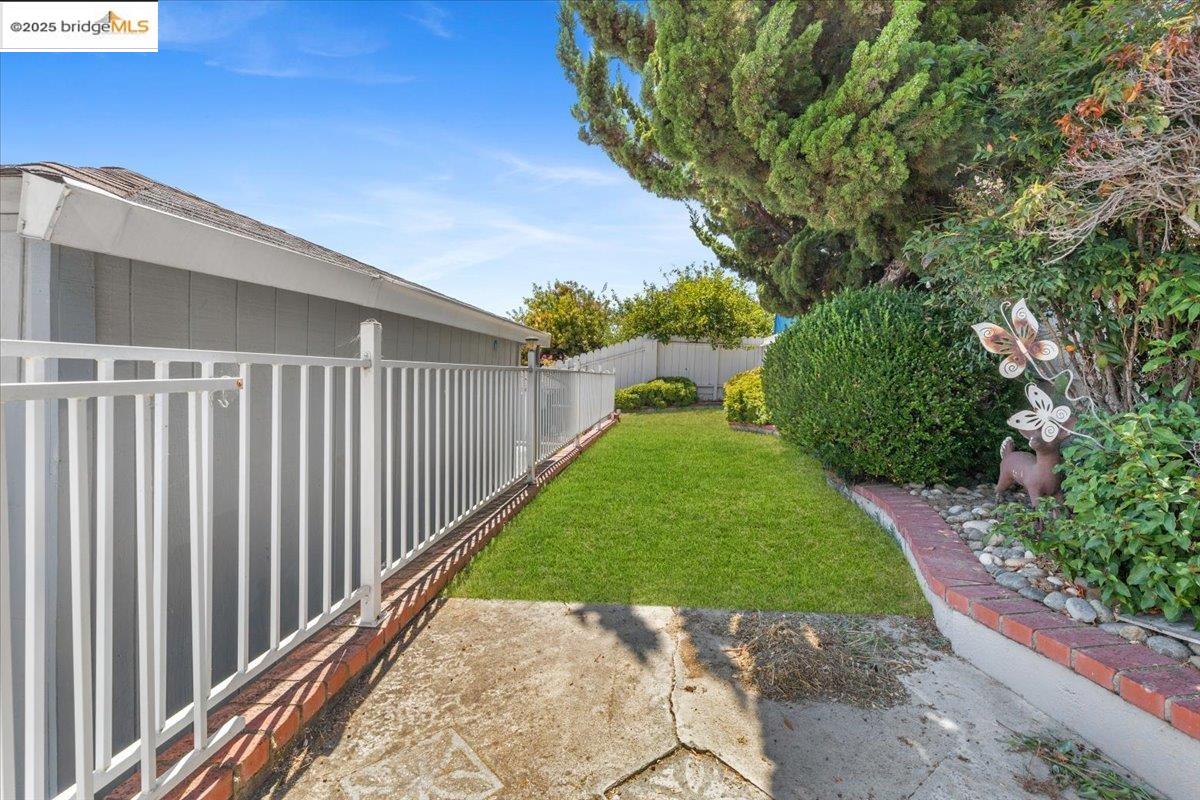 Detail Gallery Image 29 of 33 For 2362 Somerset Ave, Castro Valley,  CA 94546 - 3 Beds | 3 Baths