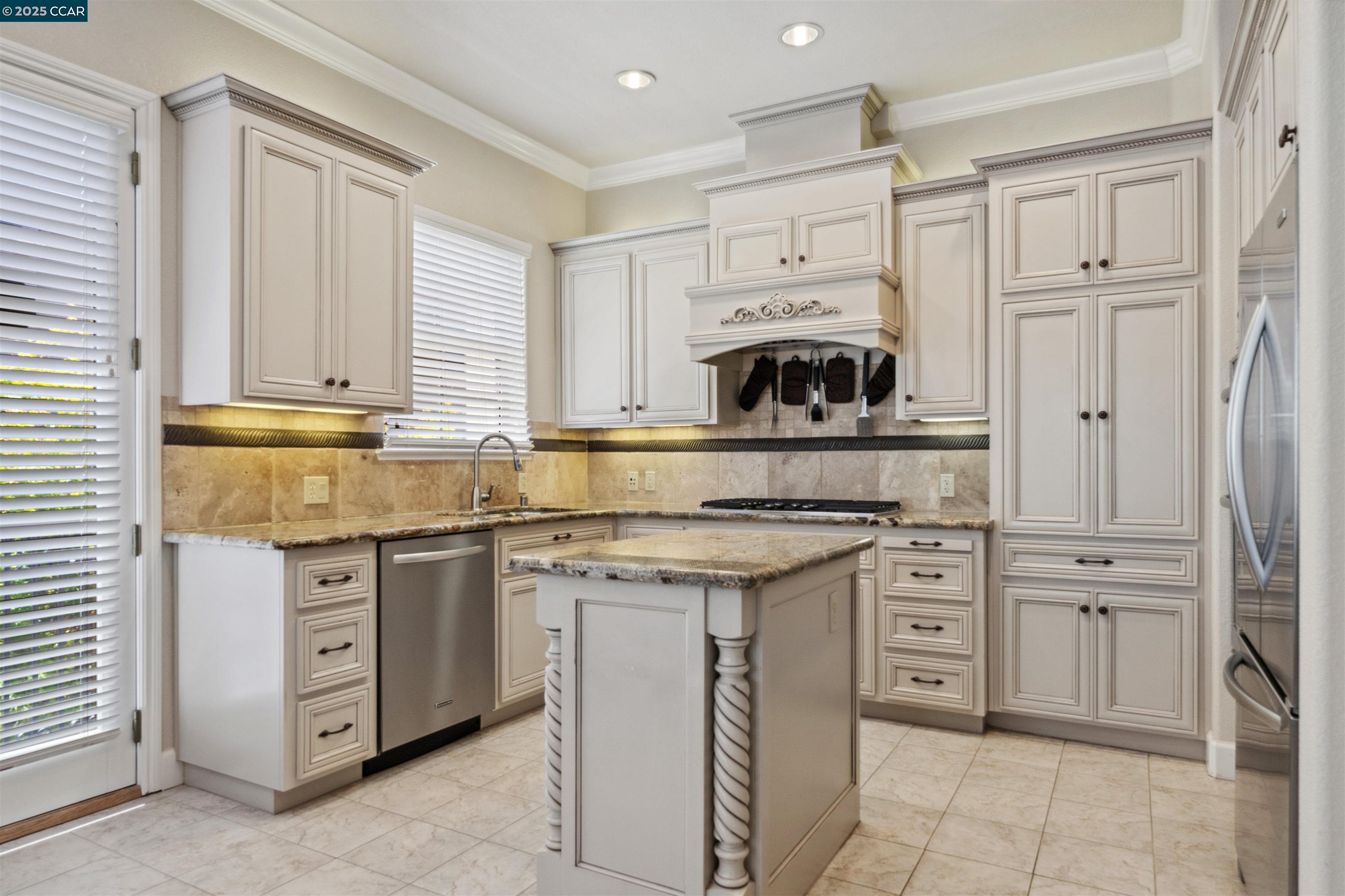 1233 Symphony Way, Vallejo, California 94591, 2 Bedrooms Bedrooms, 5 Rooms Rooms,2 BathroomsBathrooms,Residential,For Sale,1233 Symphony Way,41106580
