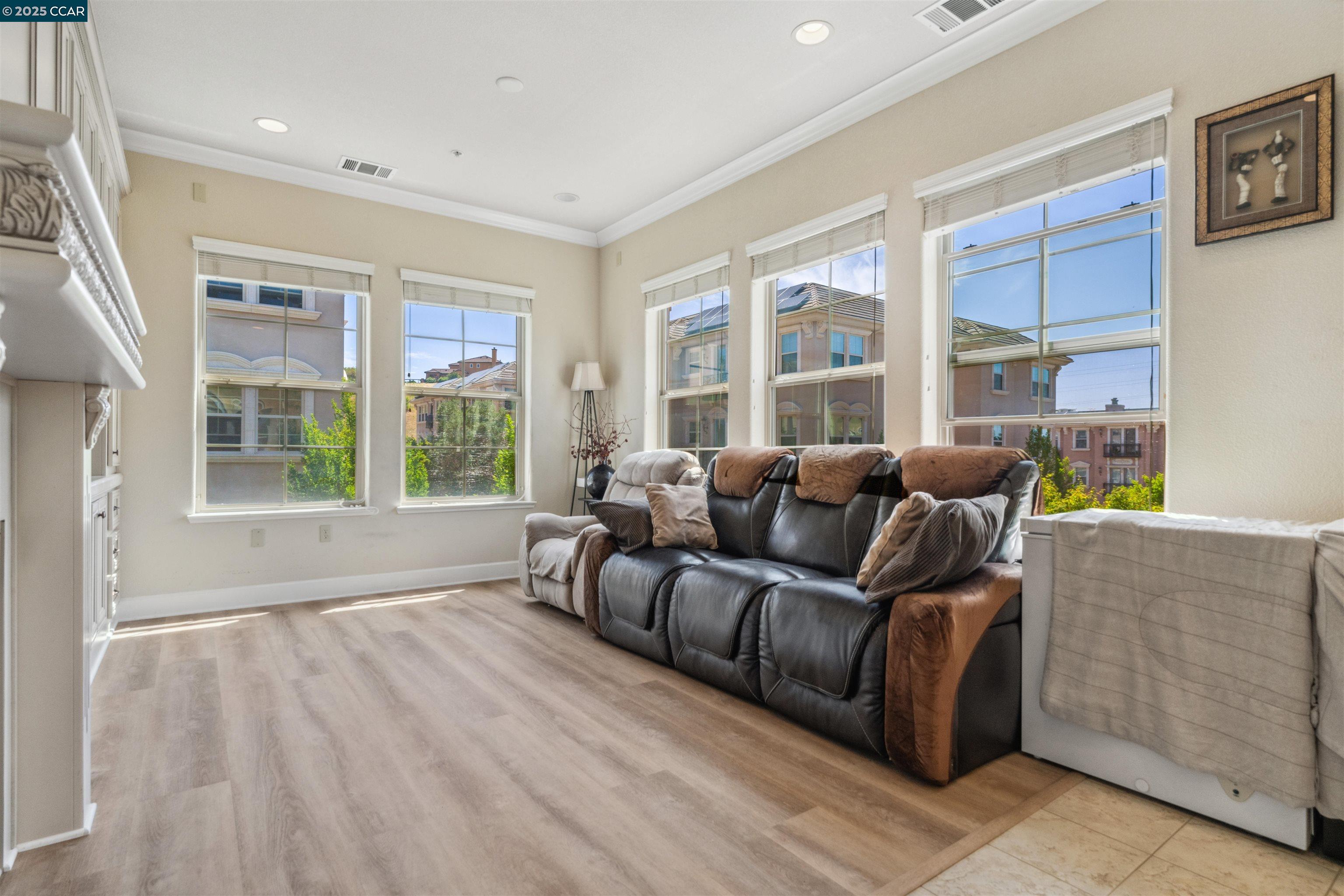 1233 Symphony Way, Vallejo, California 94591, 2 Bedrooms Bedrooms, 5 Rooms Rooms,2 BathroomsBathrooms,Residential,For Sale,1233 Symphony Way,41106580